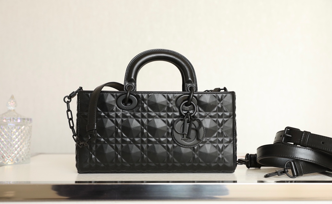 D*or lady bag-26 x 13.5 x 5cm