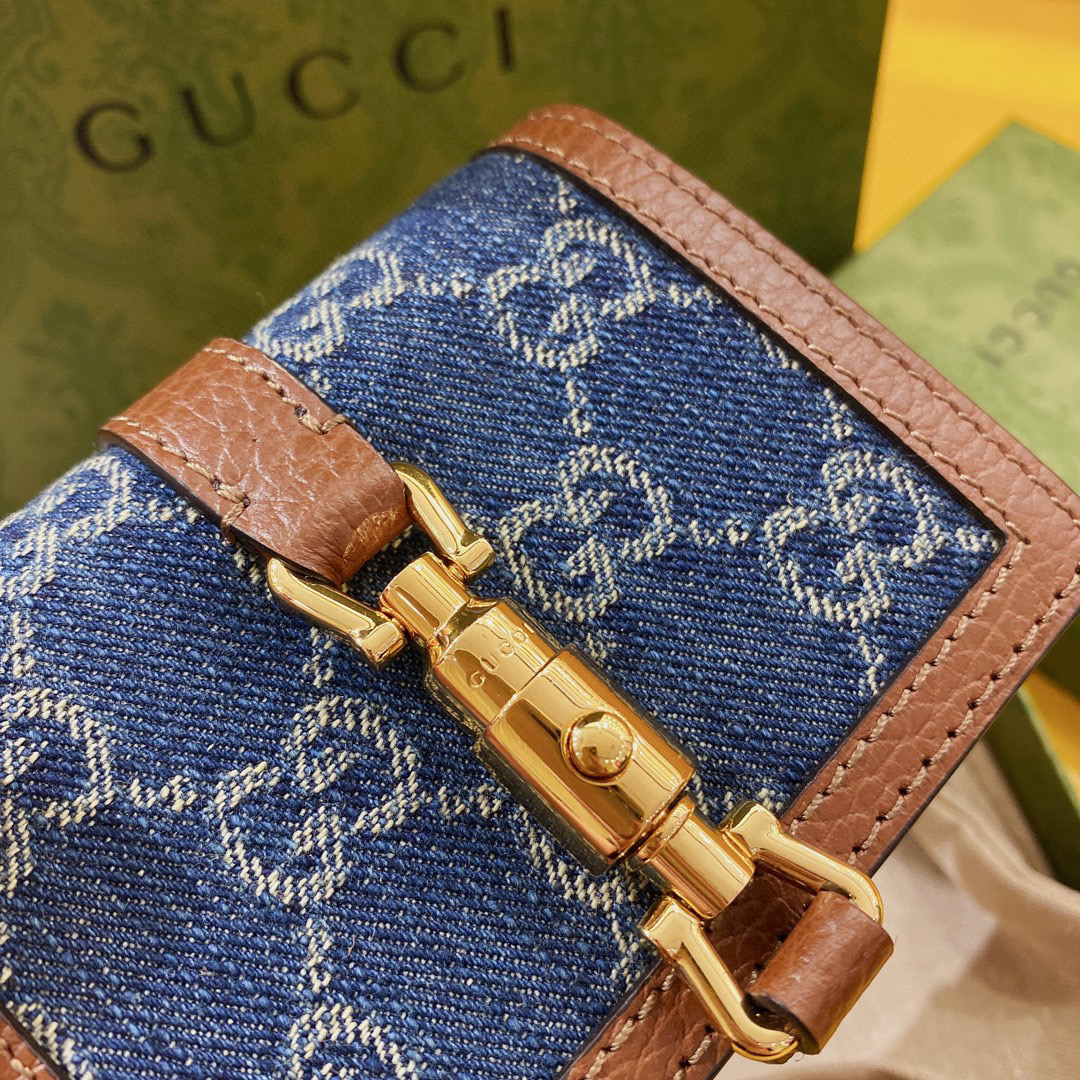 G*u*i wallet-9.5cm