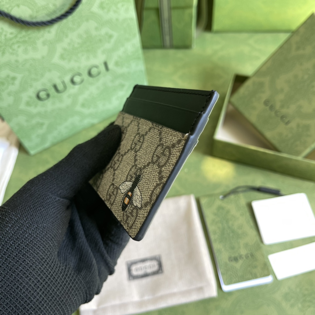 G*u*i wallet-10*7.5cm