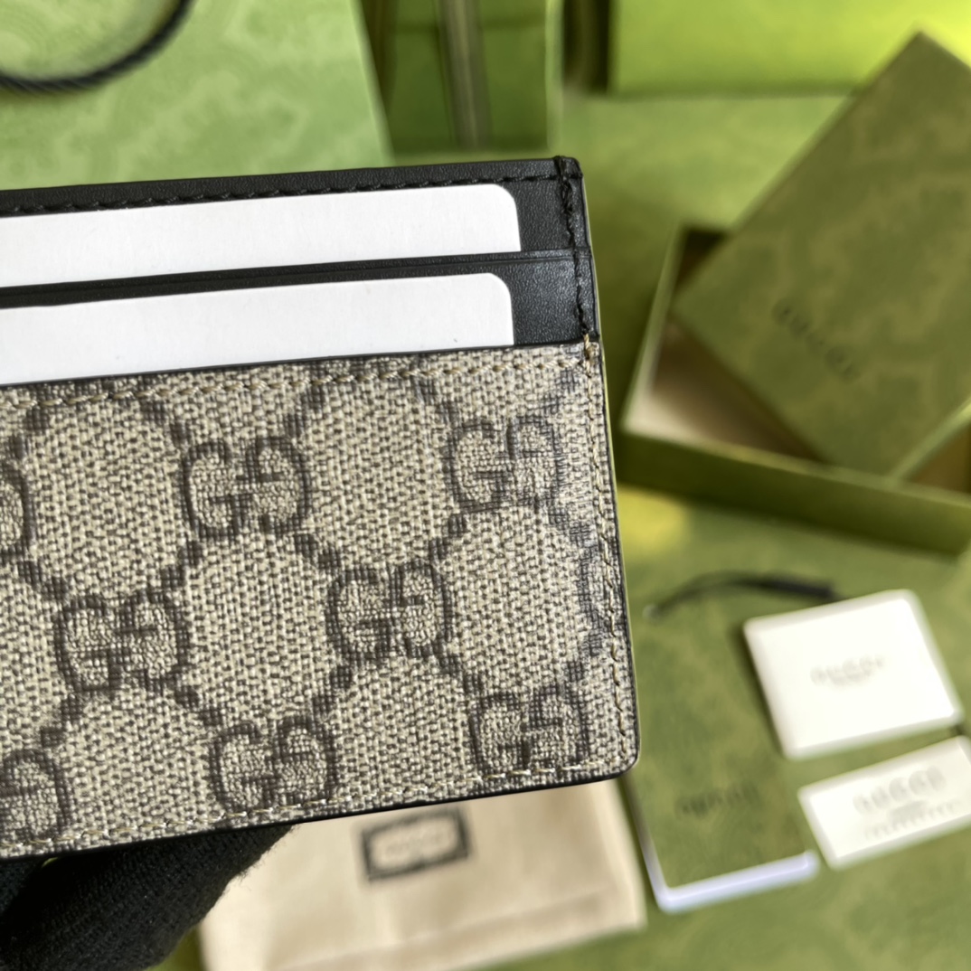 G*u*i wallet-10*7.5cm