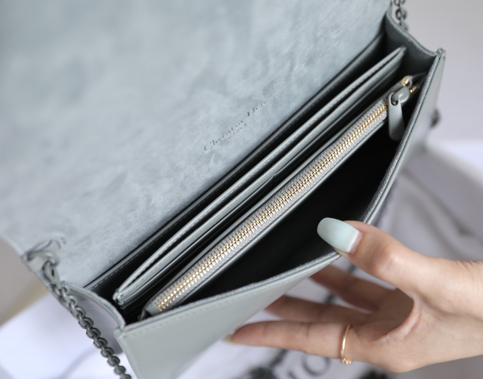 D*or wallet on chain-21.5*11.5*3cm
