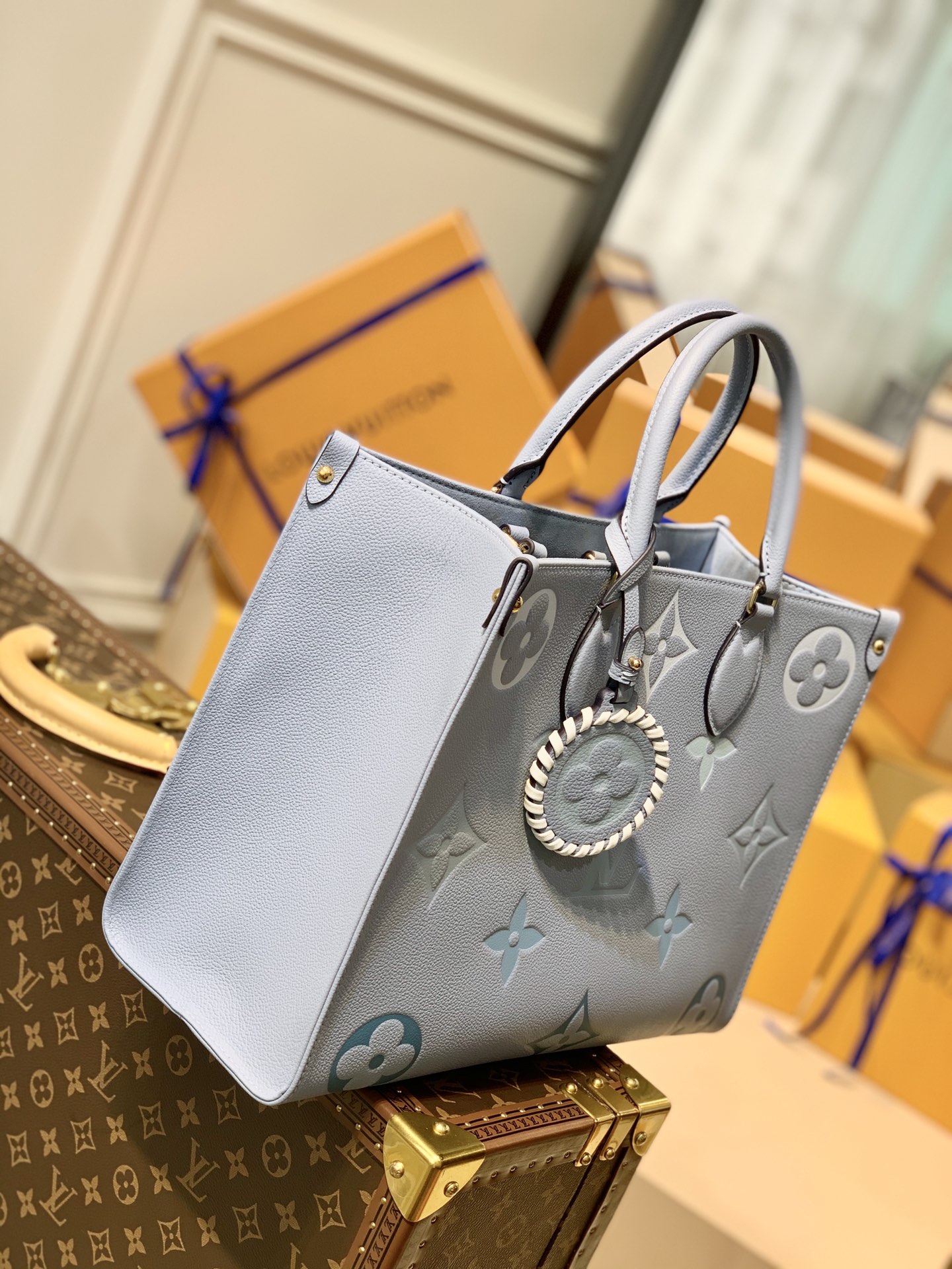 l0*is V*t0n by the pooll onthego handbag-35*27*14cm