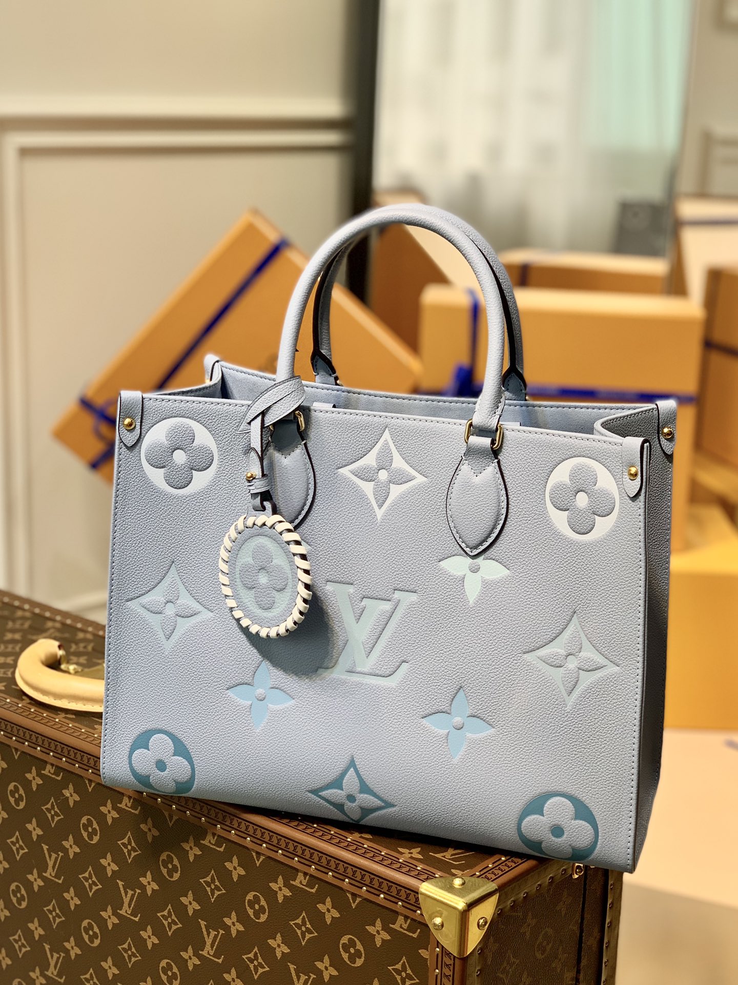 l0*is V*t0n by the pooll onthego handbag-35*27*14cm