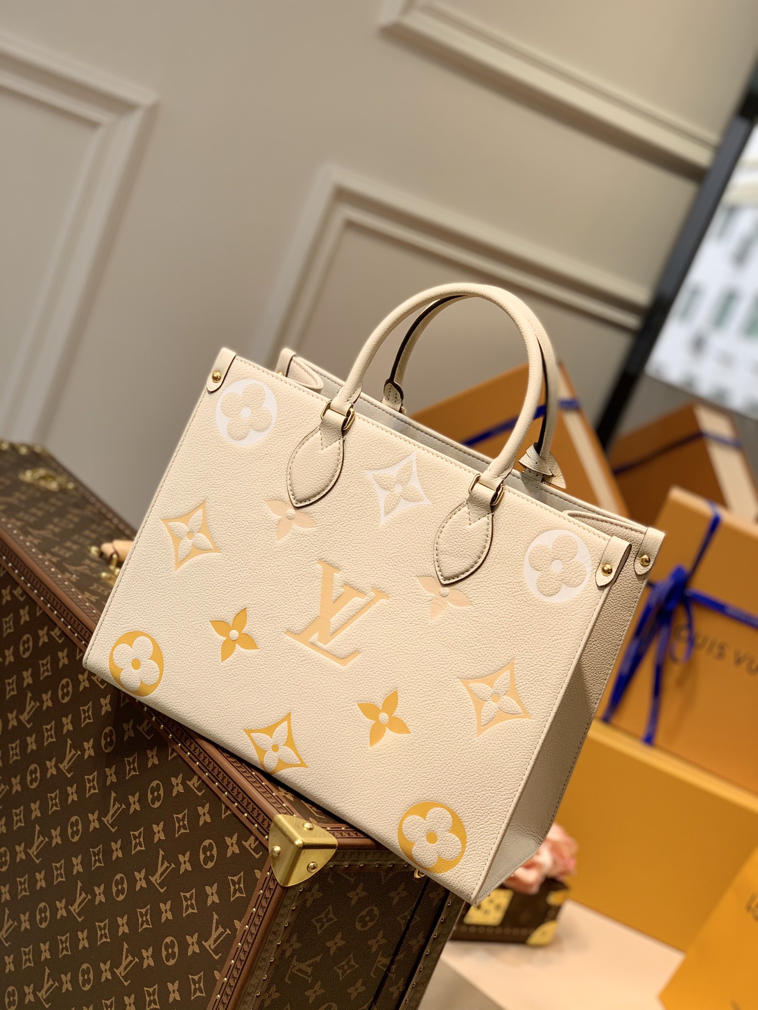 l0*is V*t0n by the pooll onthego handbag-35*27*14cm