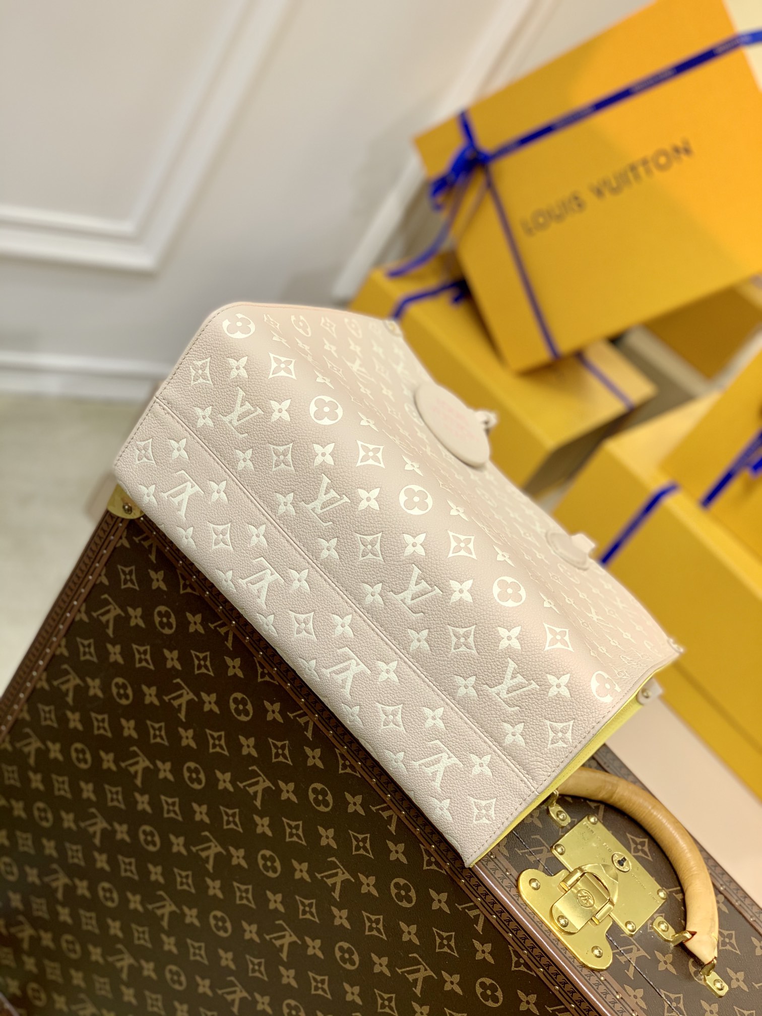 l0*is V*t0n spring in the city onthego handbag-35*27*14cm