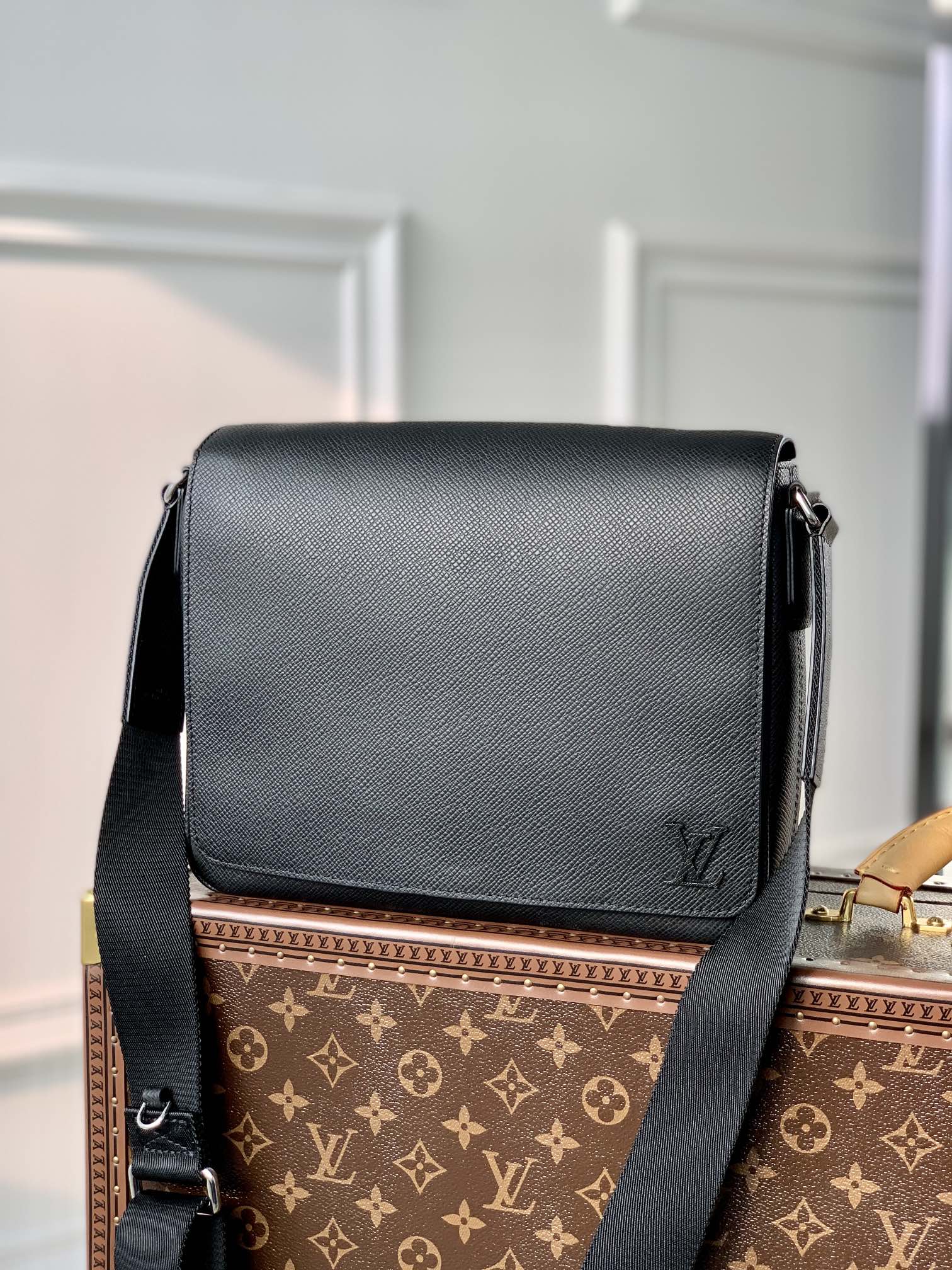 l0*is V*t0n district messenger bag-m46255-26*20*7cm