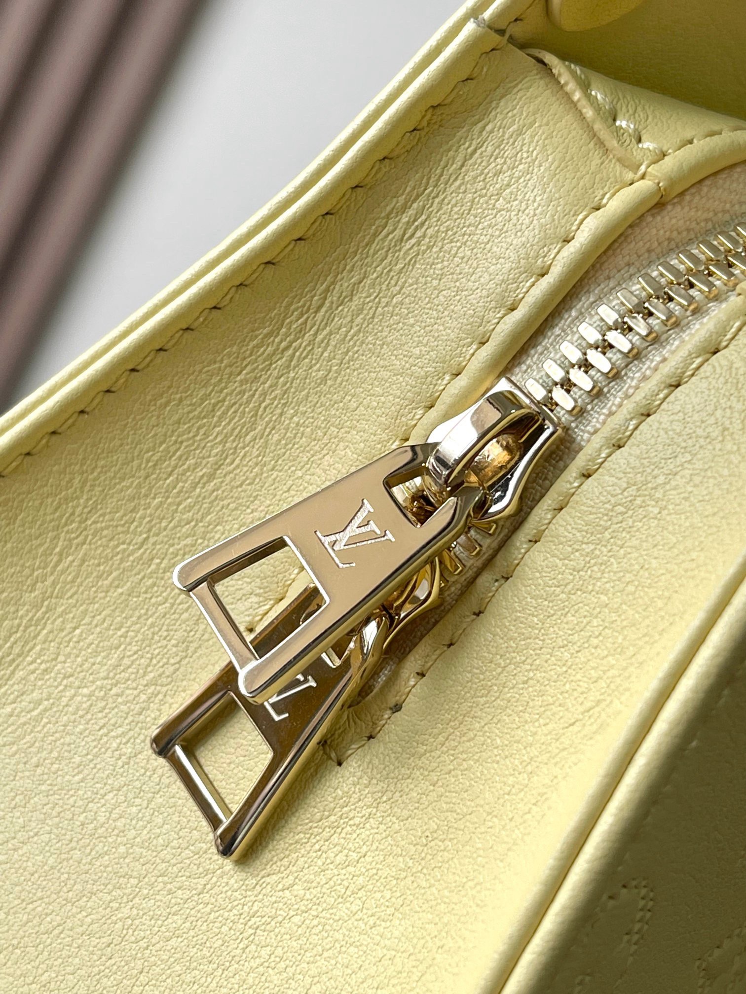l0vis Vvtt0n onthego east west handbag-m23640-25*13*10cm