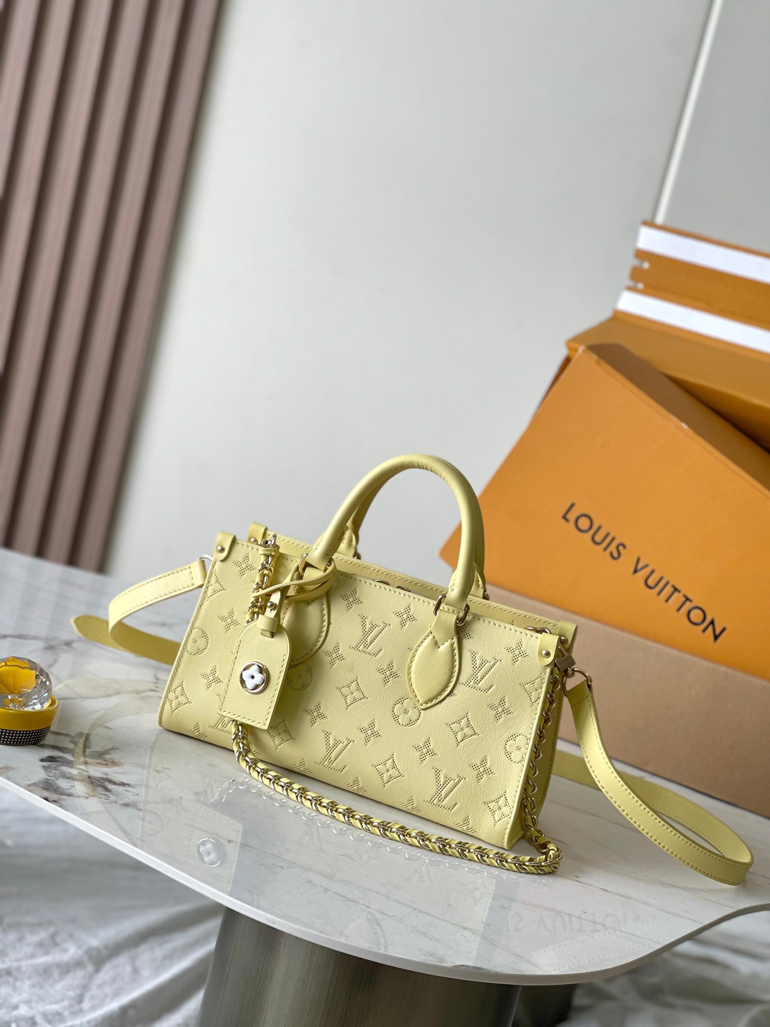 l0vis Vvtt0n onthego east west handbag-m23640-25*13*10cm