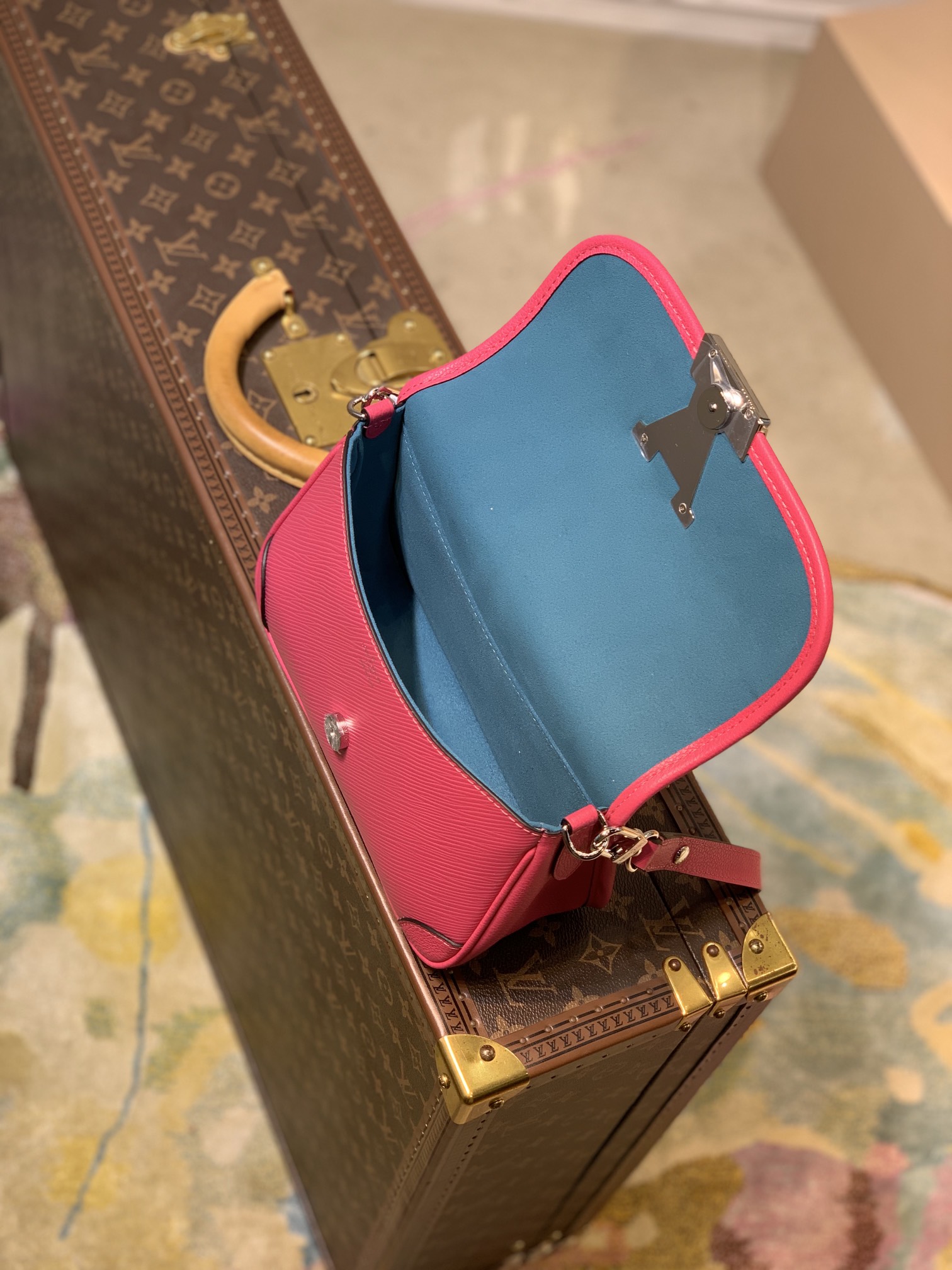 l0*is V*t0n buci handbag-24.5 x 15.5 x 9cm