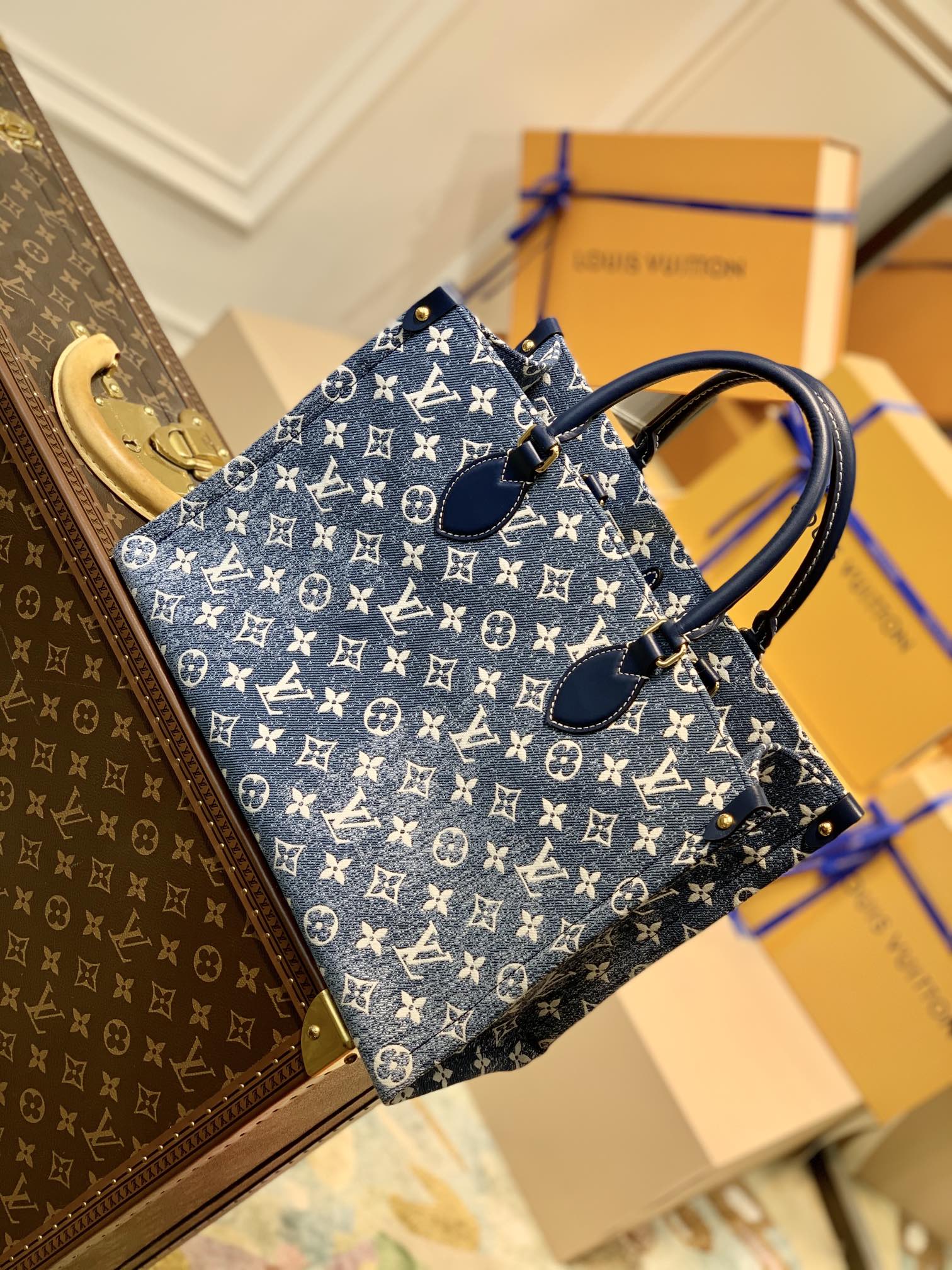 l0*is V*t0n onthego handbag-35*27*14cm