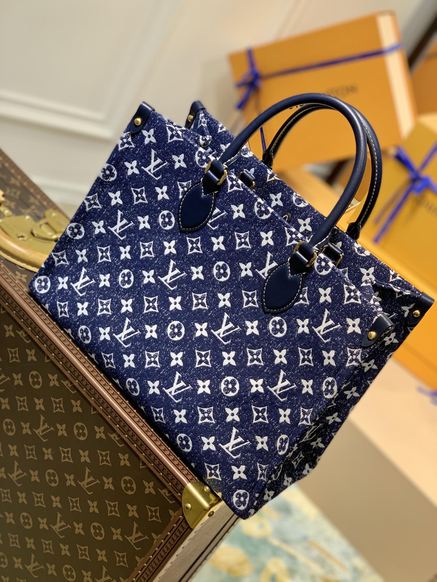 l0*is V*t0n onthego handbag-35*27*14cm