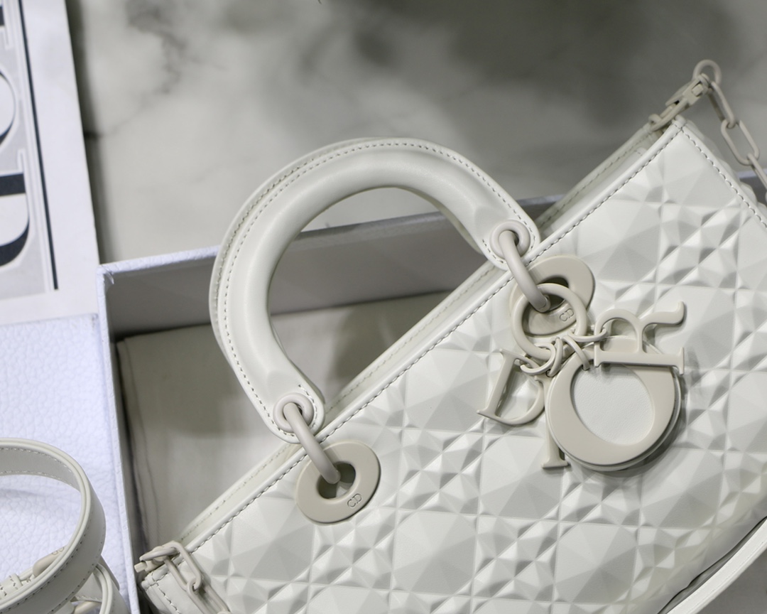 D*or lady bag-26 x 13.5 x 5 cm