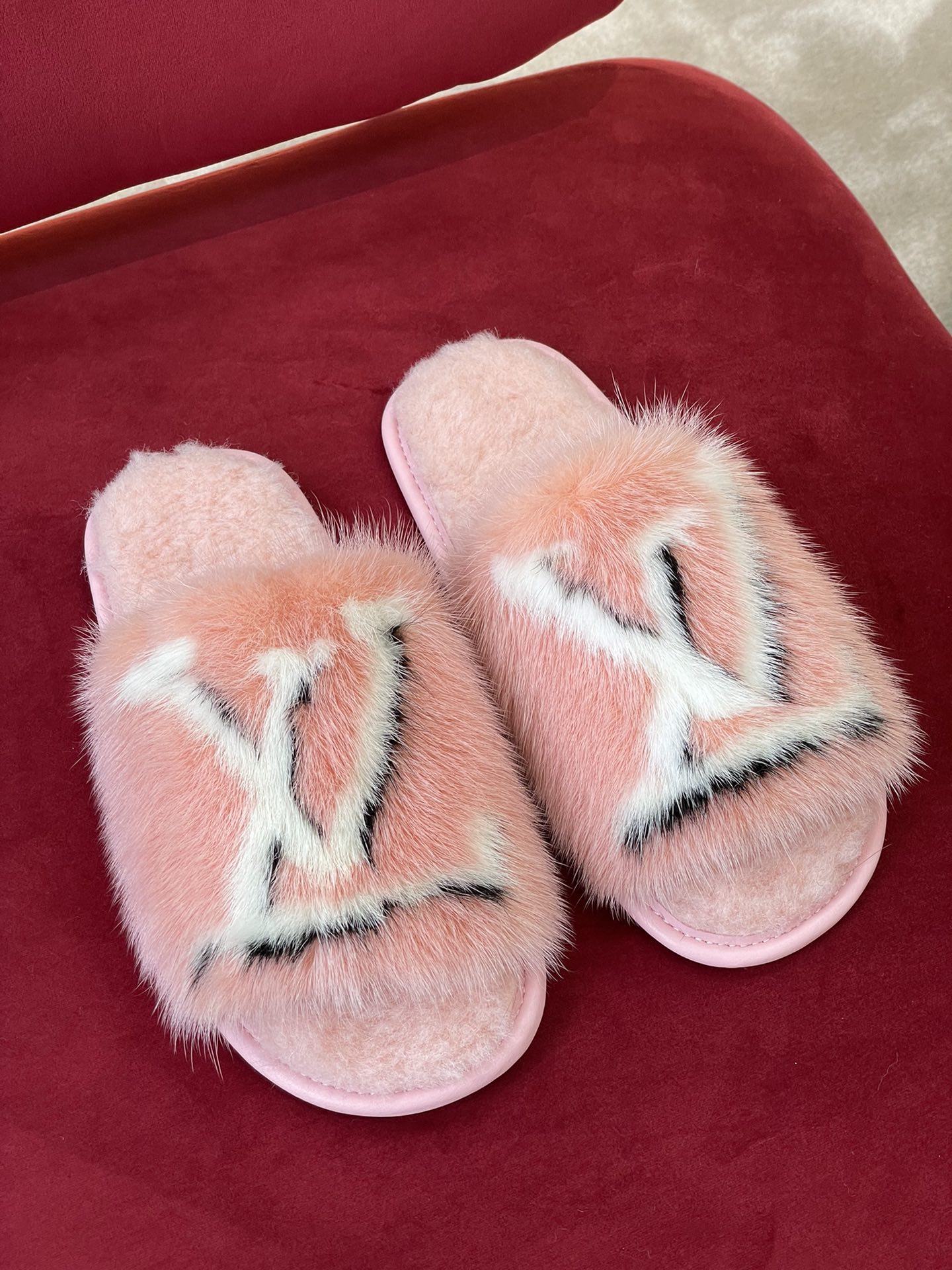 l0*is V*t0n sandals
