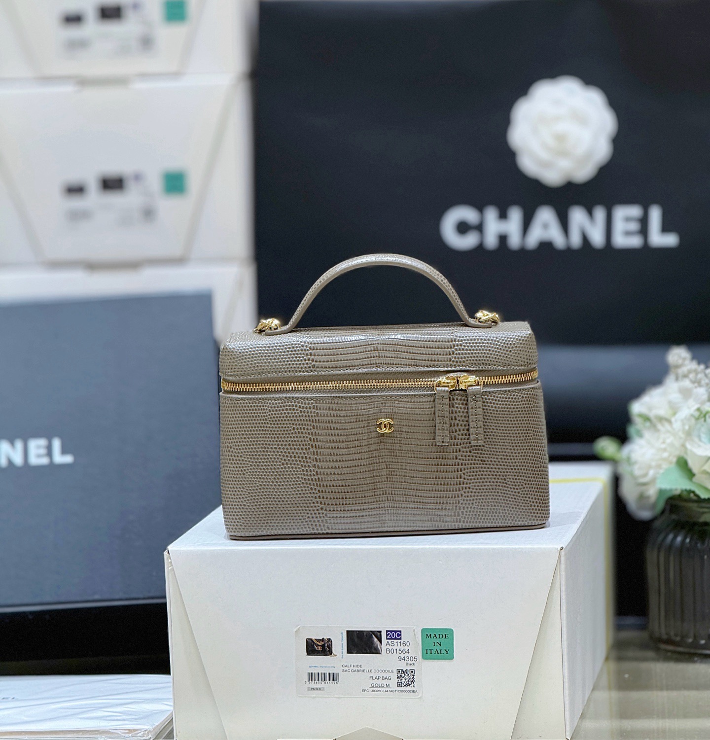 Chan*el Top Handle Long Vanity Case with Chain-23CM