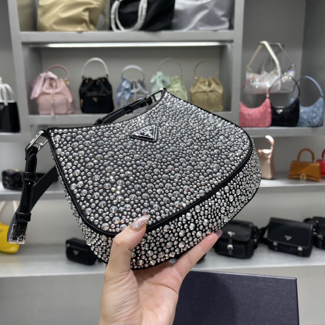 Pra*a cleo handbags-patent leather-23*18*4cm