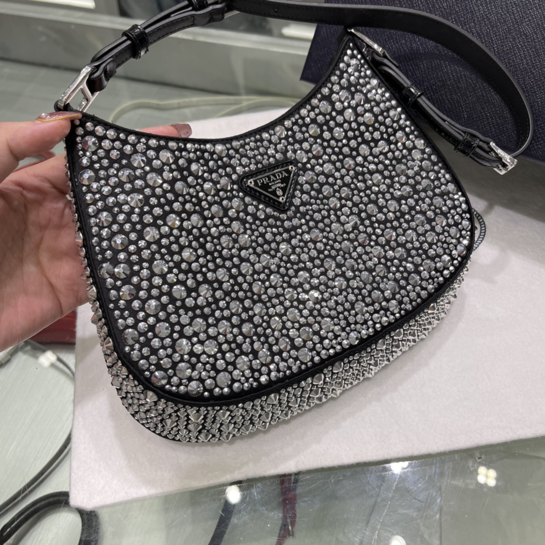 Pra*a cleo handbags-patent leather-23*18*4cm