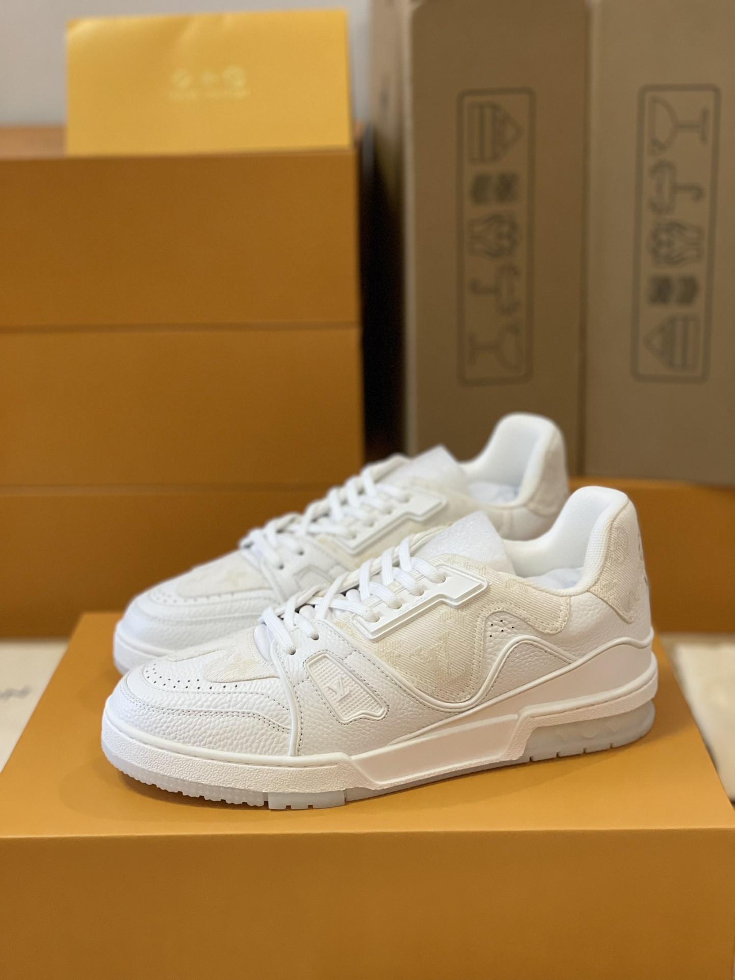 l0*is V*t0n trainer sneakers(eu35-eu46)