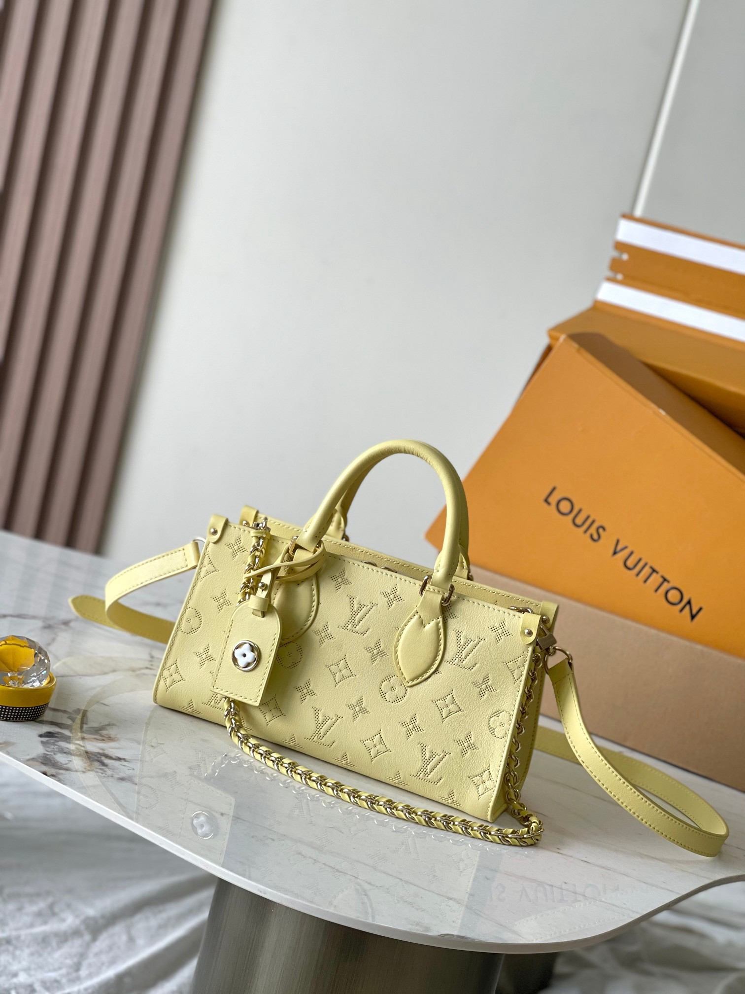l0vis Vvtt0n onthego east west handbag-m23640-25*13*10cm