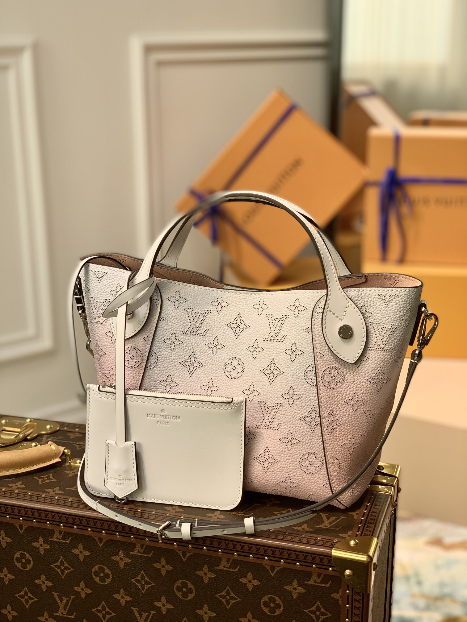 l0*is V*t0n hina handbags-34*19*13cm