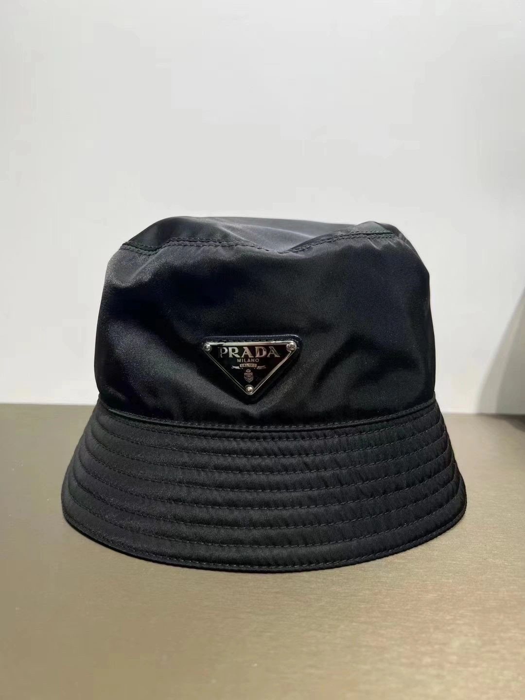 Pra*a hats