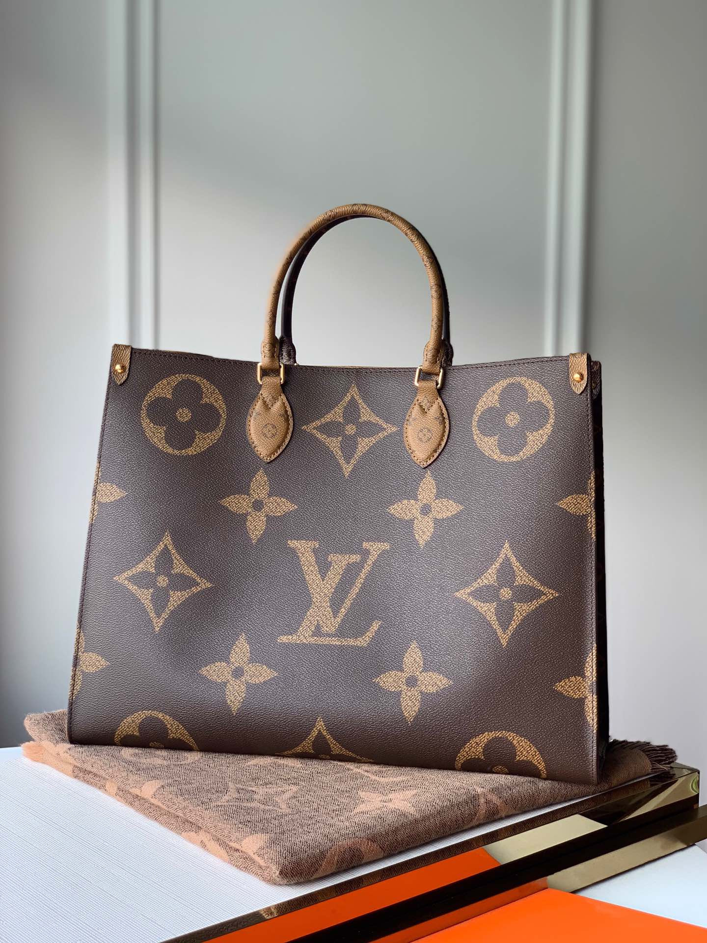 l0*is V*t0n onthego handbag-41*34*19cm(brown strap)