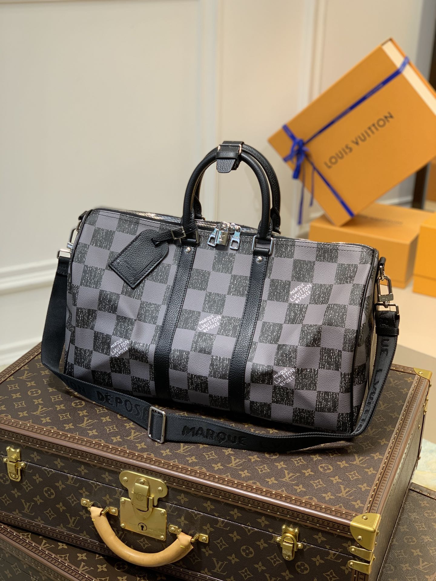 l0*is V*t0n keepall bandouliÈre 45-45 x 27 x 20cm
