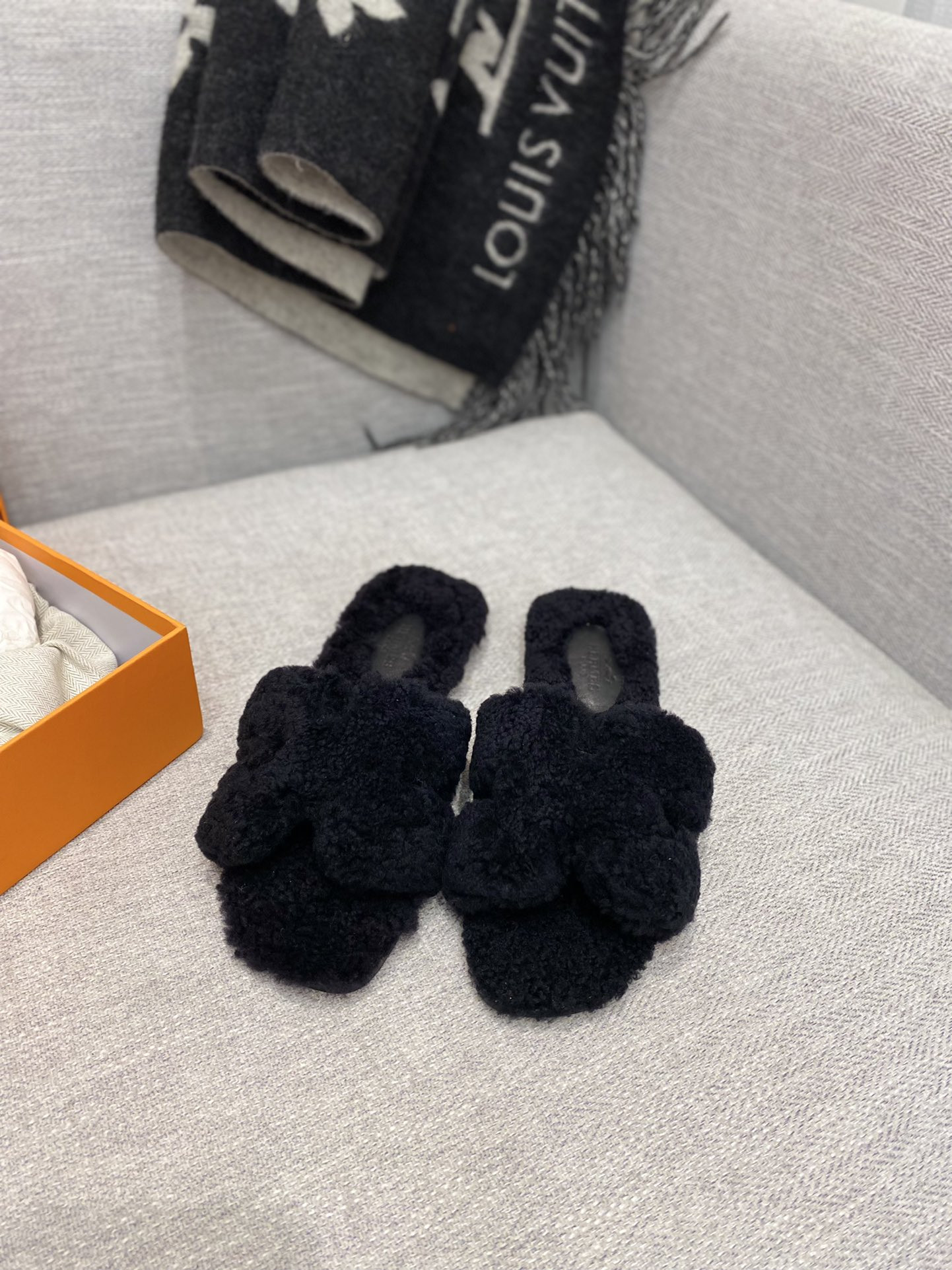 H**mes sandals