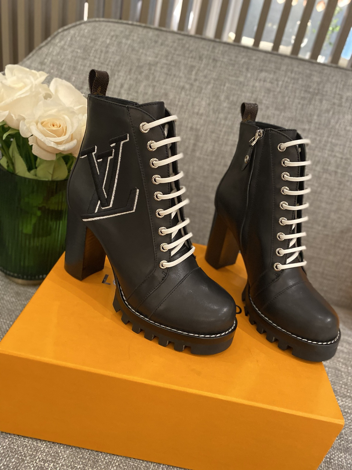 l0*is V*t0n boots