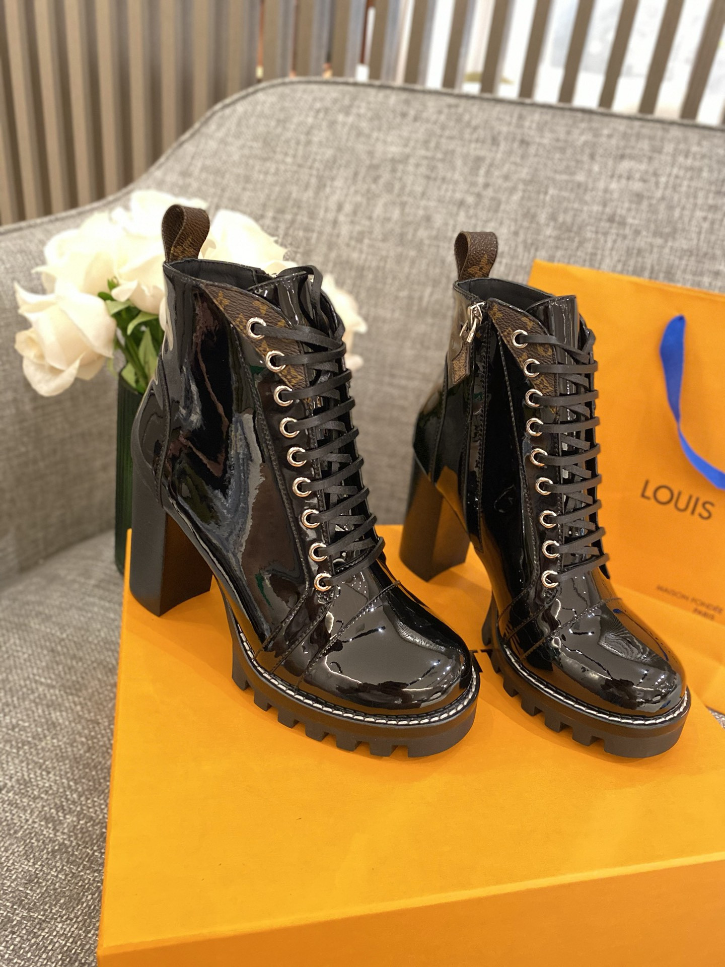 l0*is V*t0n boots