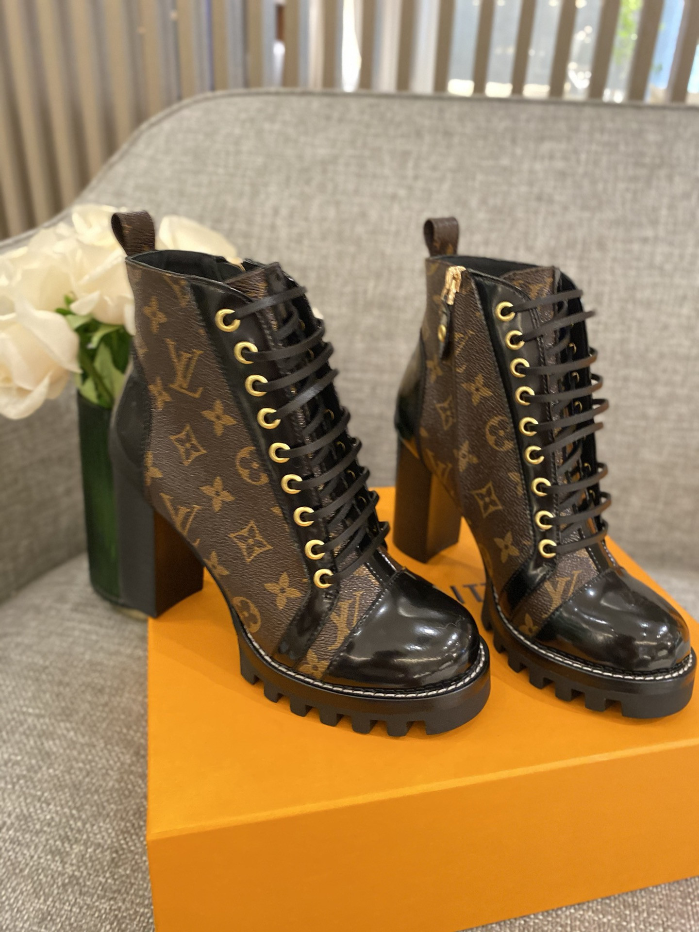 l0*is V*t0n boots