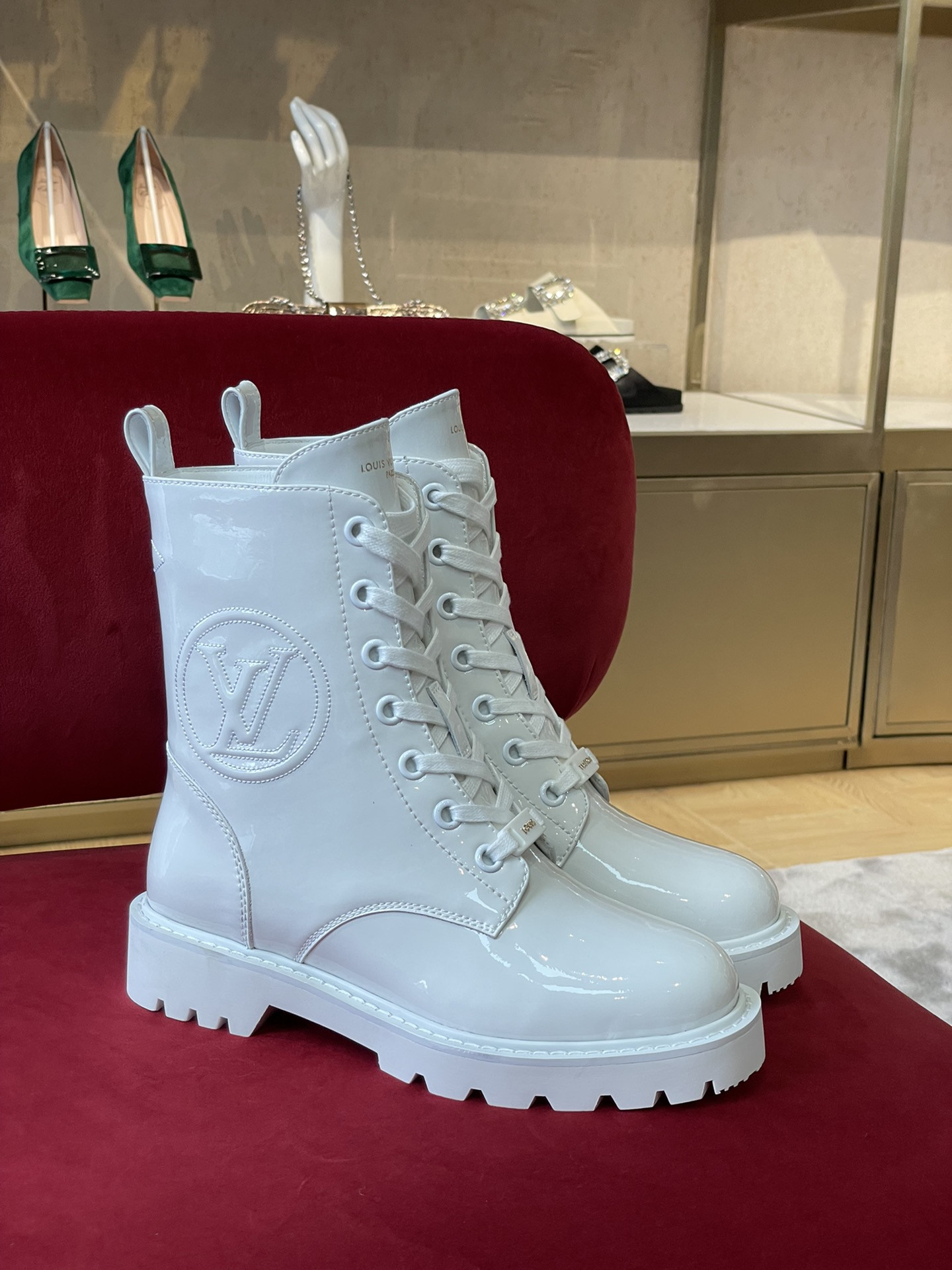 l0*is V*t0n boots