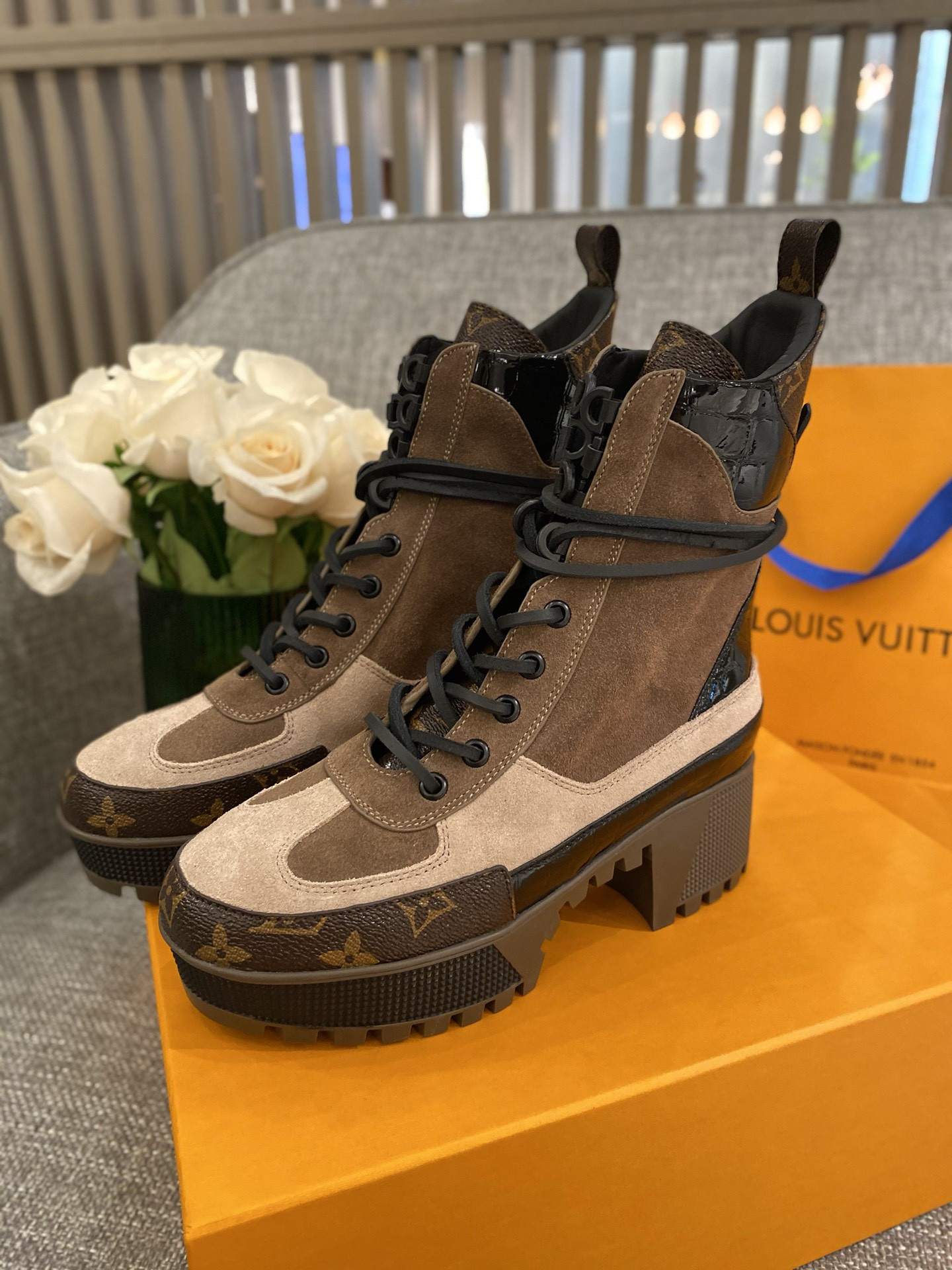 l0*is V*t0n boots