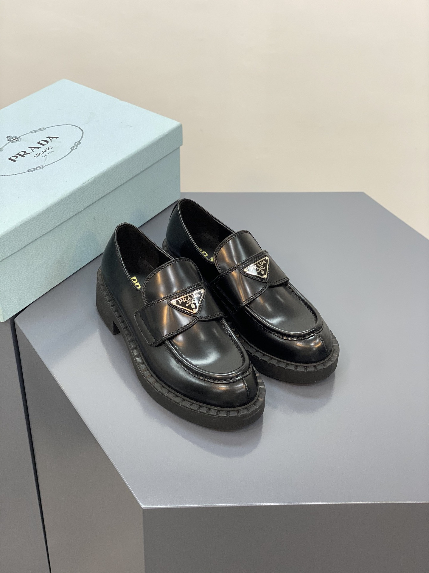 Pra*a loafers 2022ss