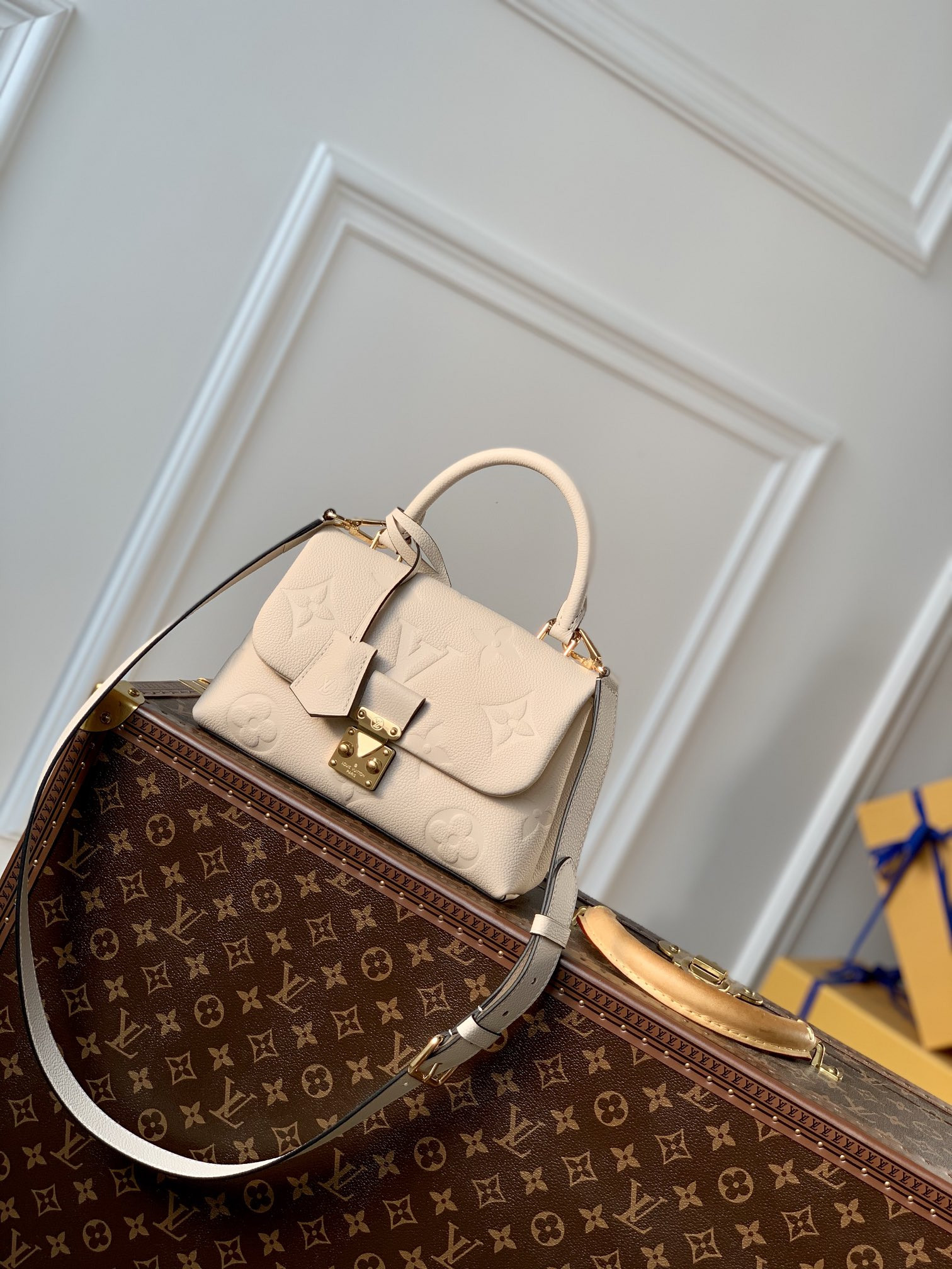 l0*is V*t0n madeleine handbag-30.0 x 19.5 x 11cm