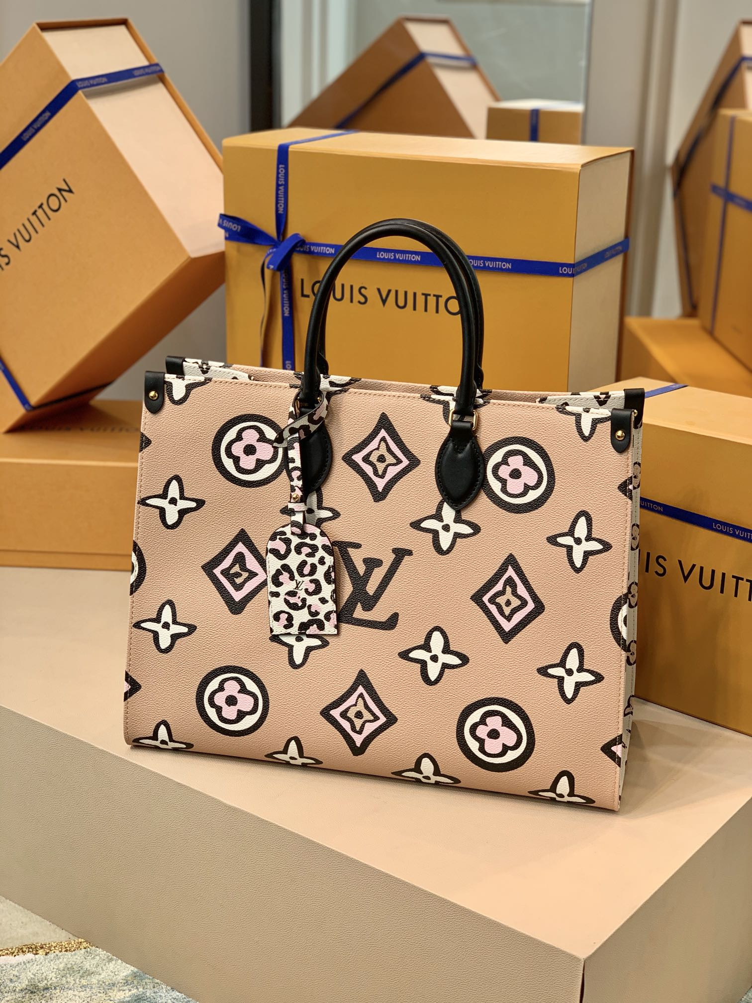 l0*is V*t0n wild at heart onthego handbag-41*34*19cm