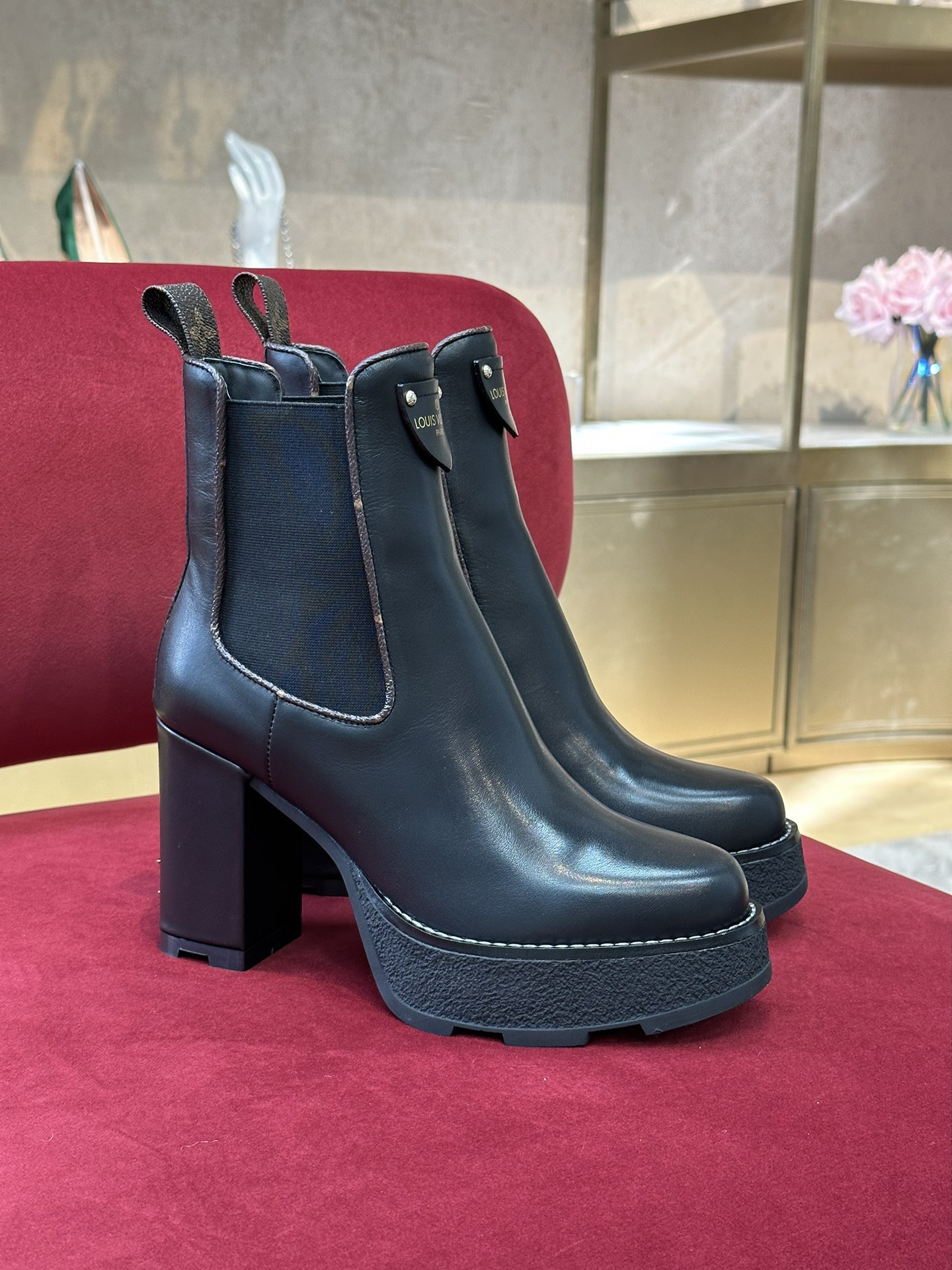 l0*is V*t0n boots