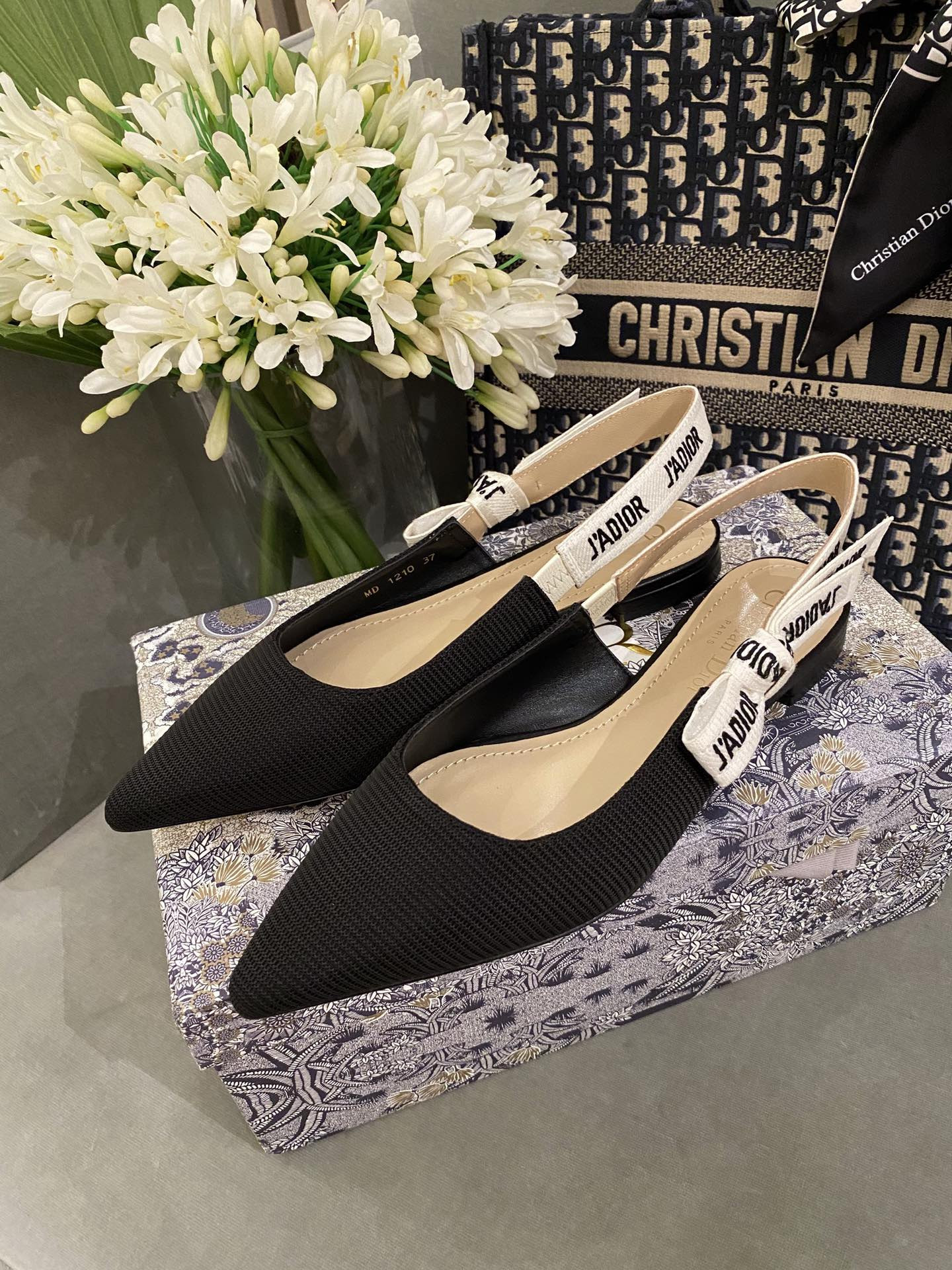 D*or flap shoes