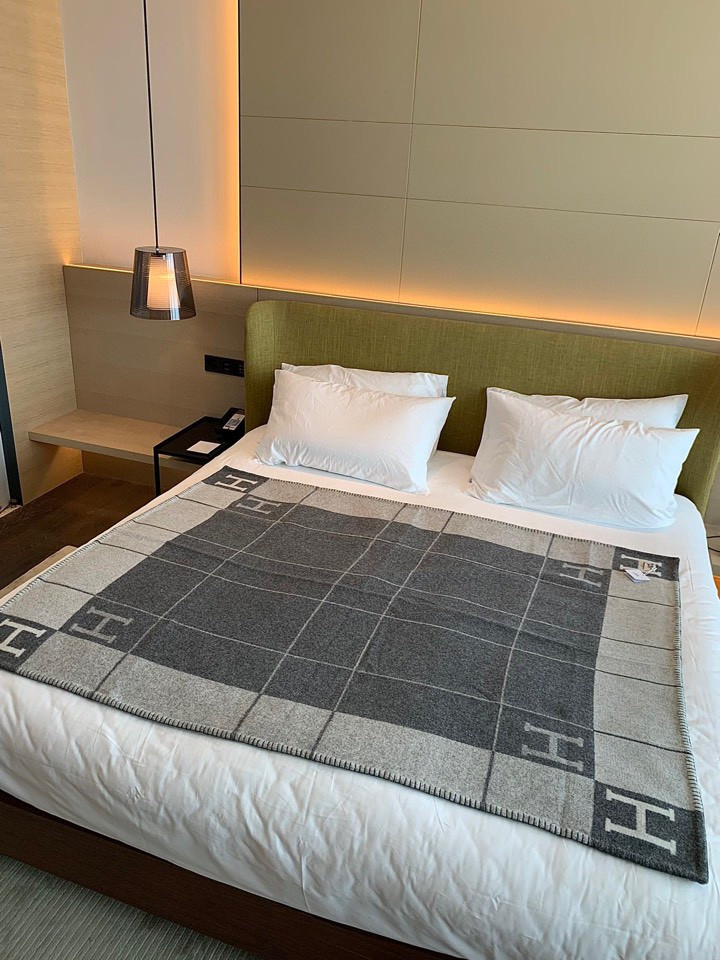 H**mes blankets-170*135cm