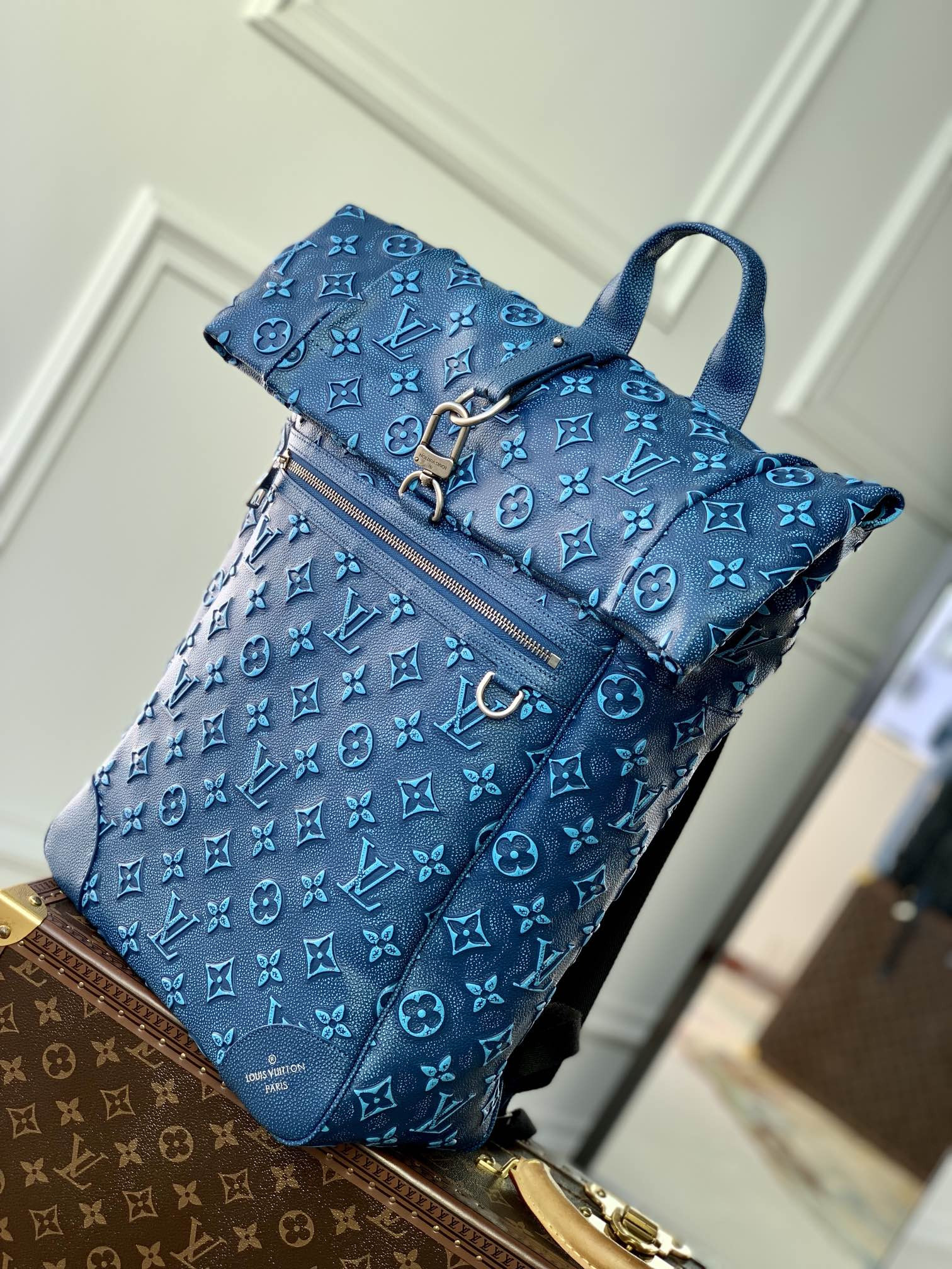l0*is V*t0n roll top backpack-29*42*15cm