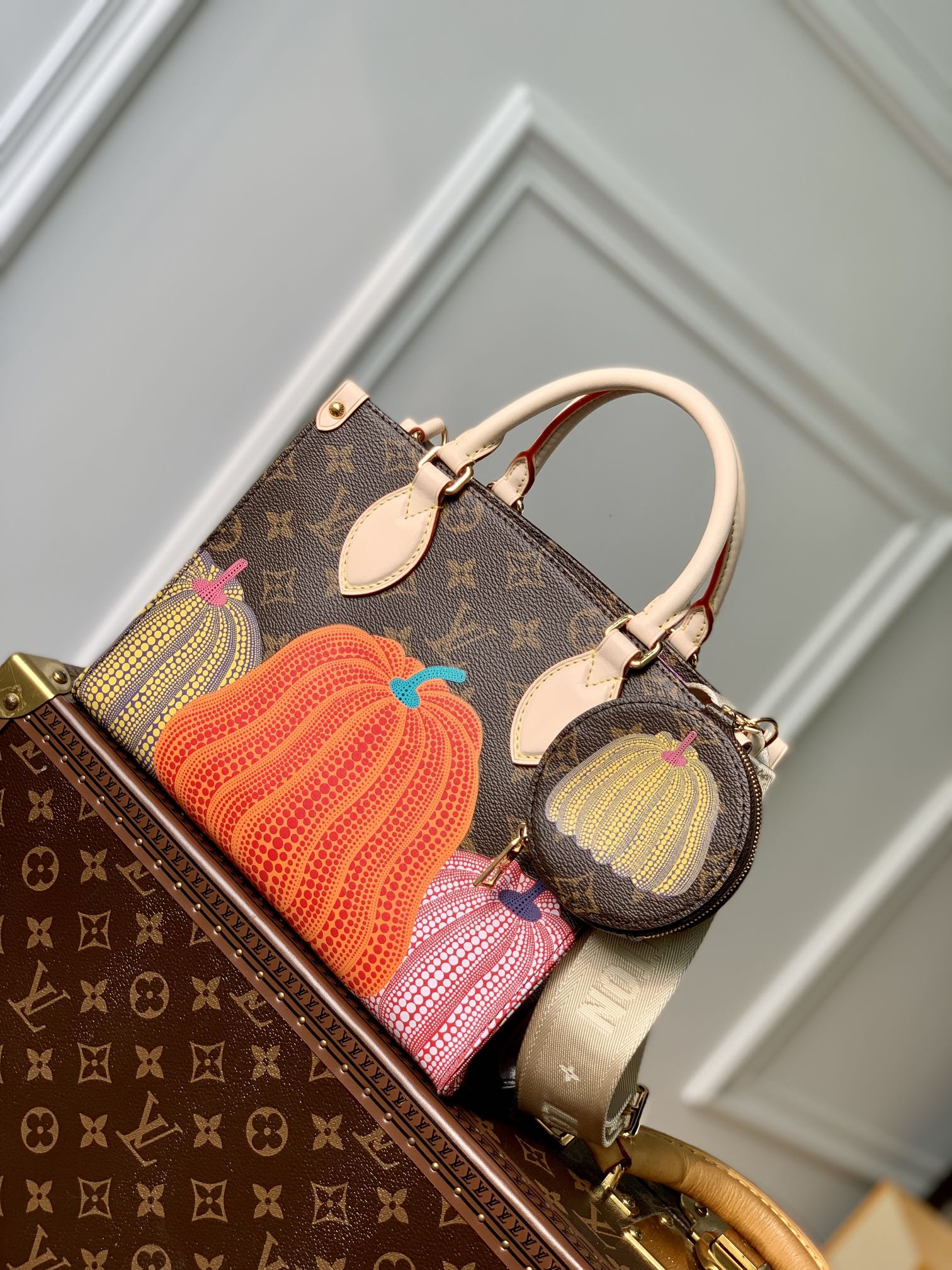 l0*is V*t0n x yk onthego handbag-25*19*11.5 cm