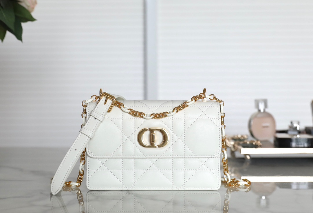 D*or caro bag- 19 x 13 x 5.5cm
