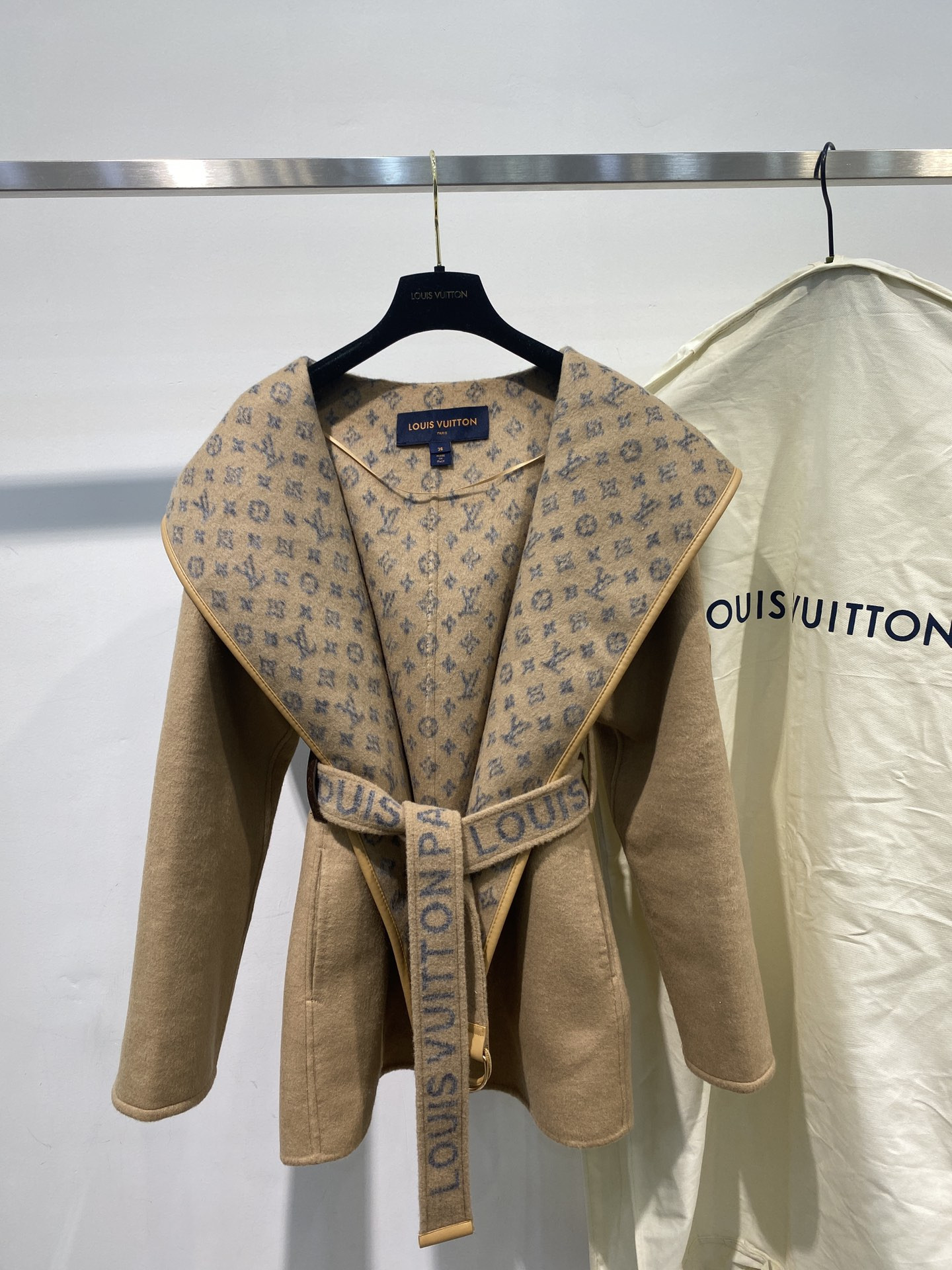 l0*is V*t0n coat