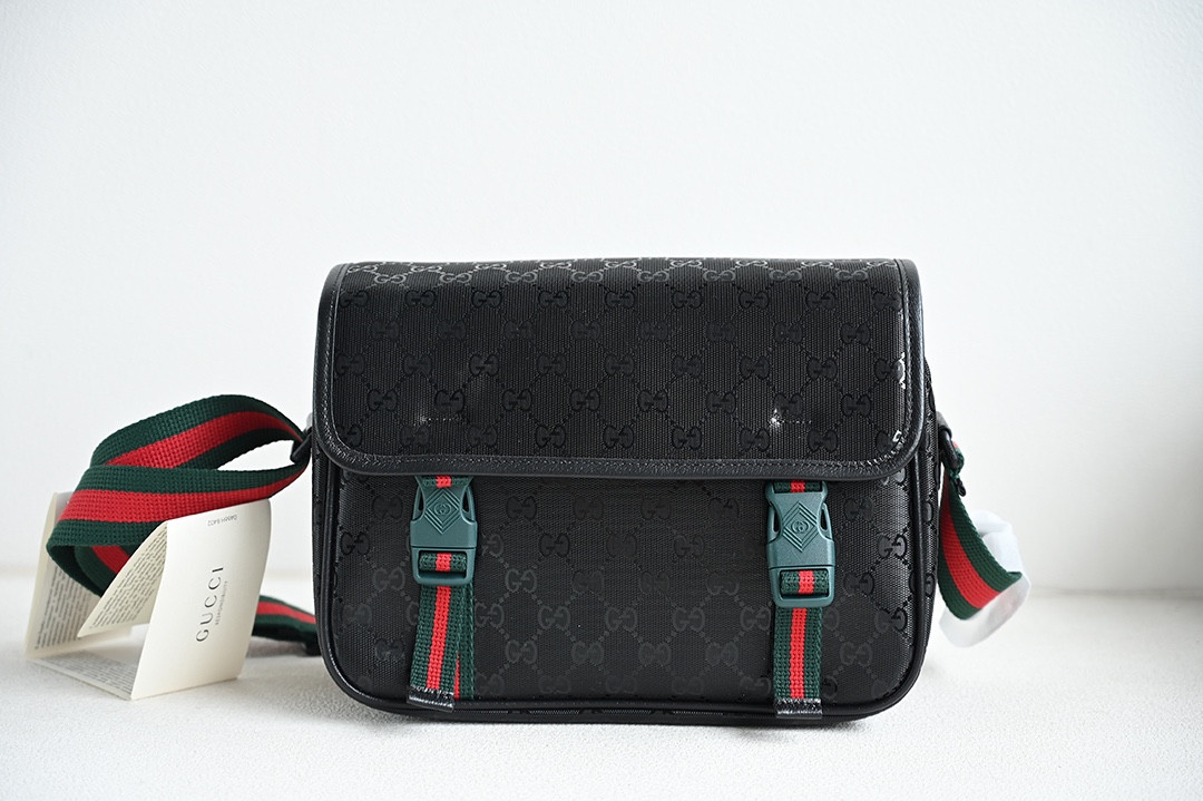 g*u*i gg S*p*e message bag-27*20*10cm