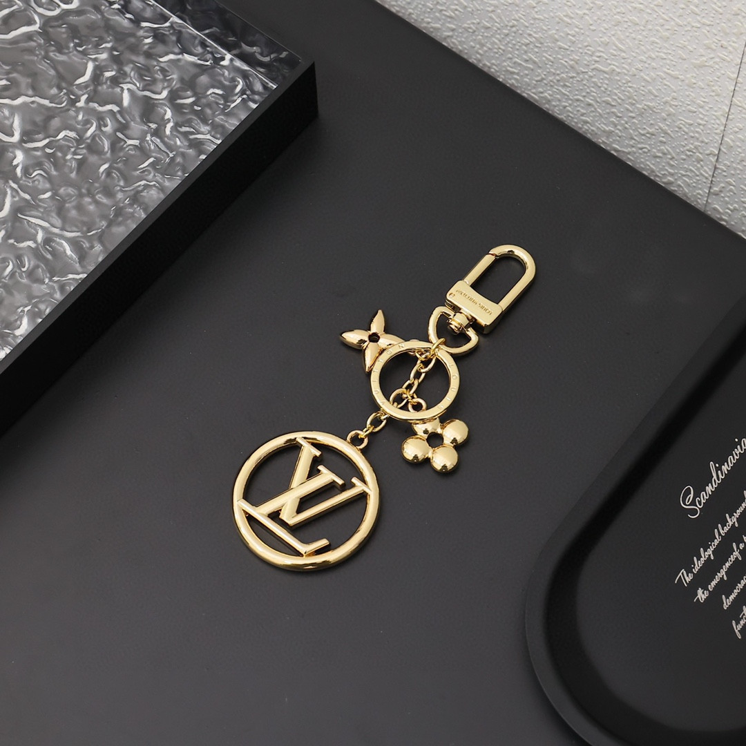 l0*is V*t0n bag charm