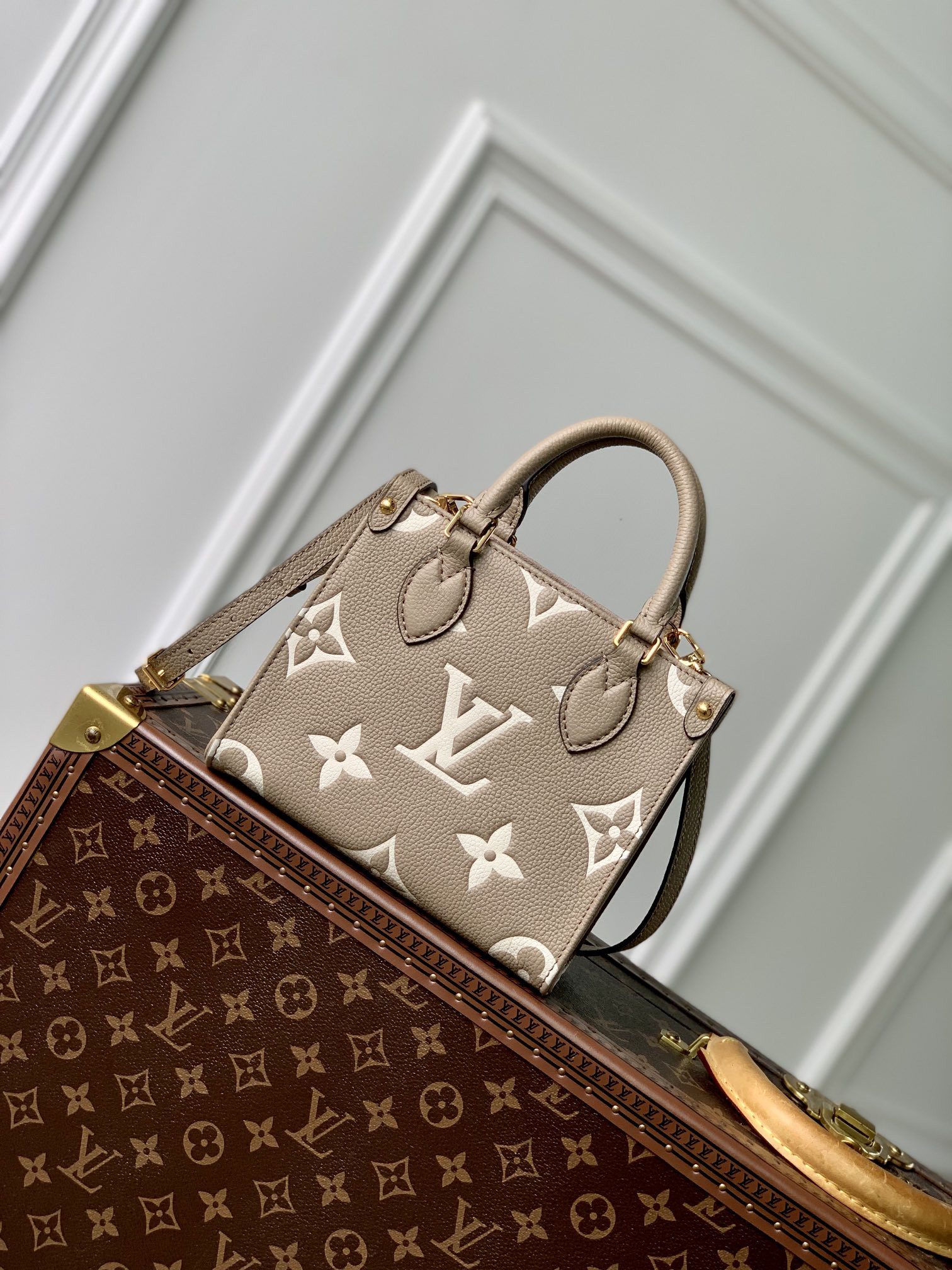 l0*is V*t0n onthego bb handbag-18*15*8.5cm