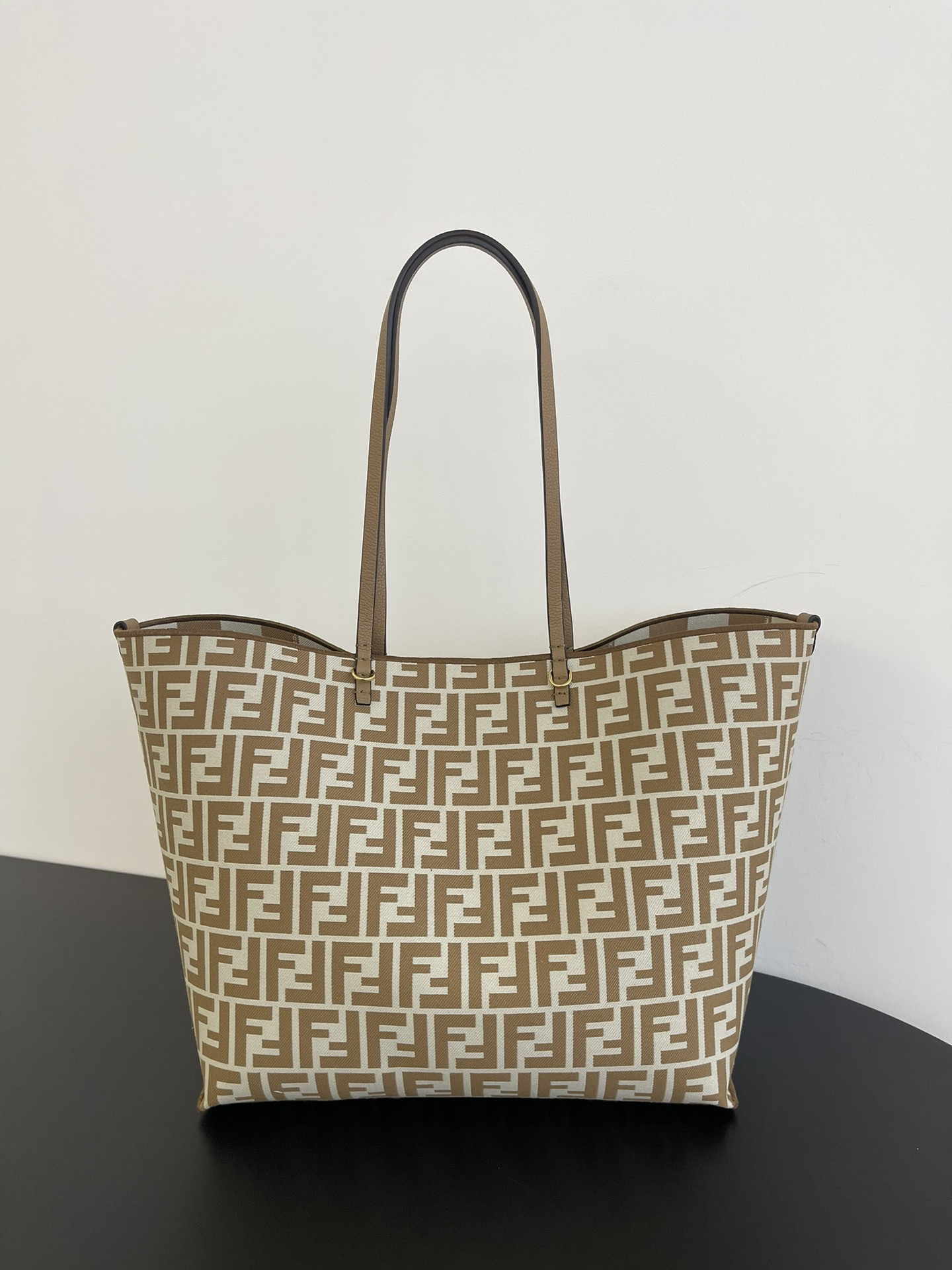 F**di tote-33x22x30cm