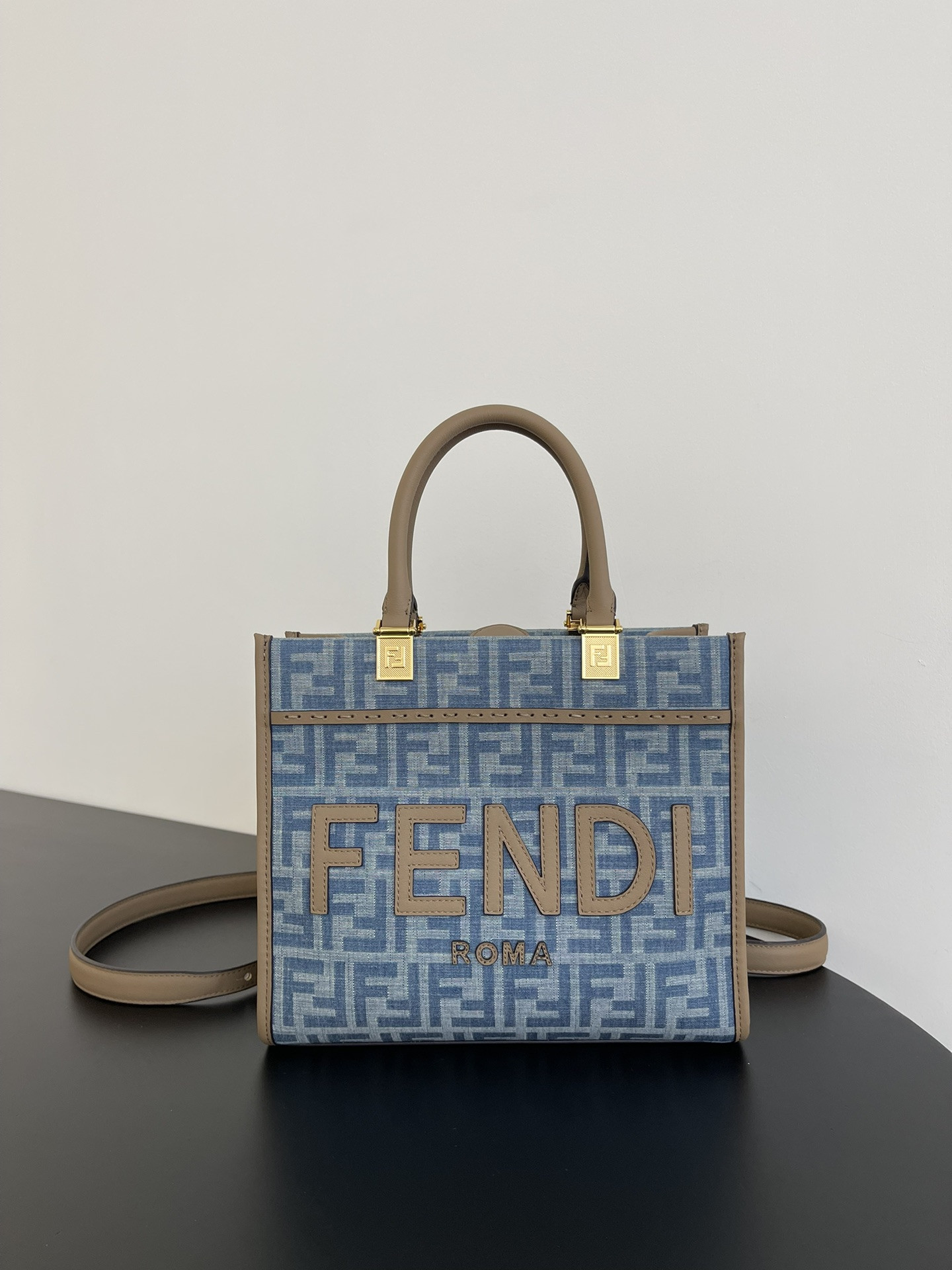 F**di tote-25.5x12x22.5cm
