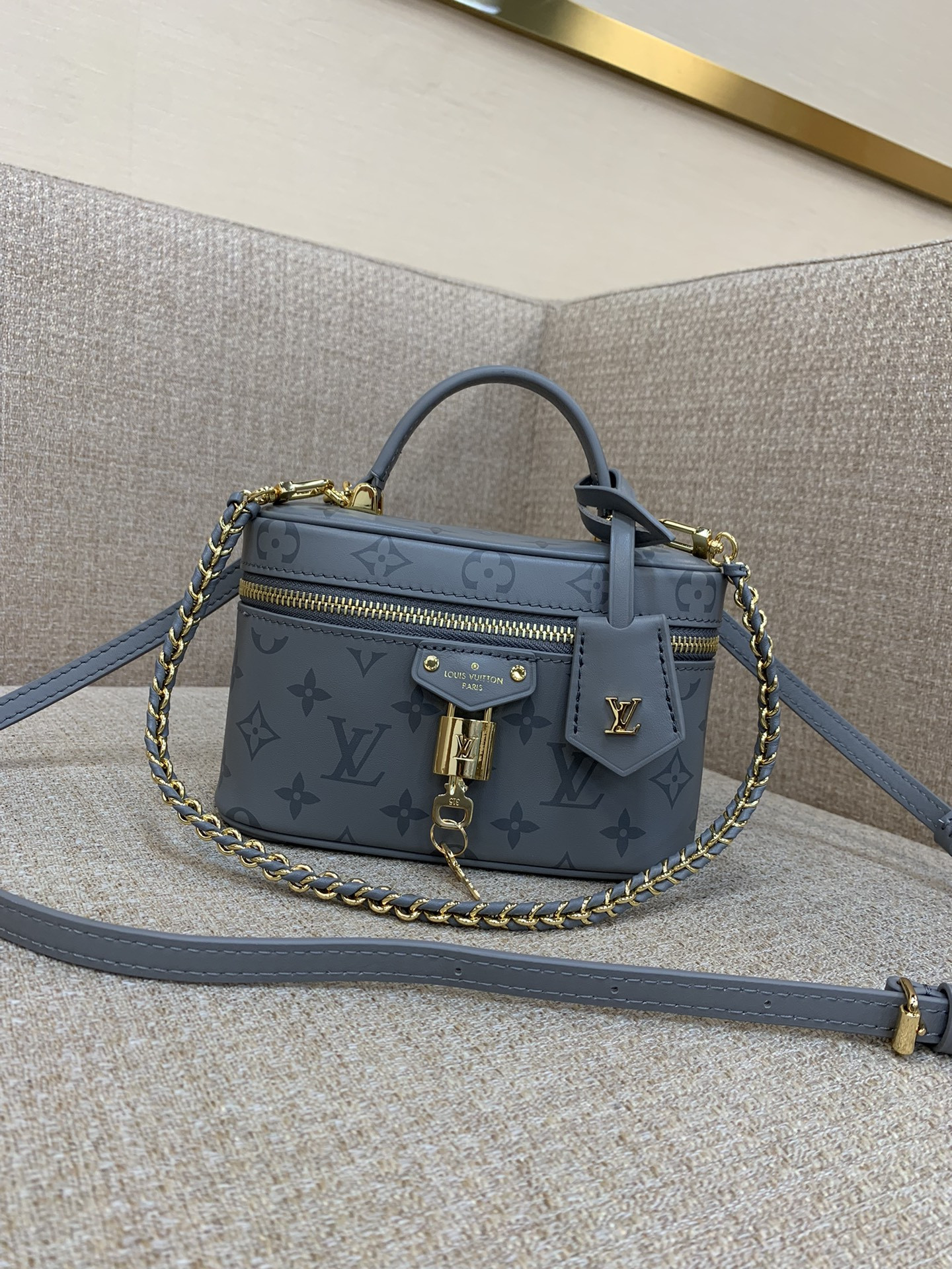 l0*is V*t0n vanity chain pouch-11.5x6.5x19cm