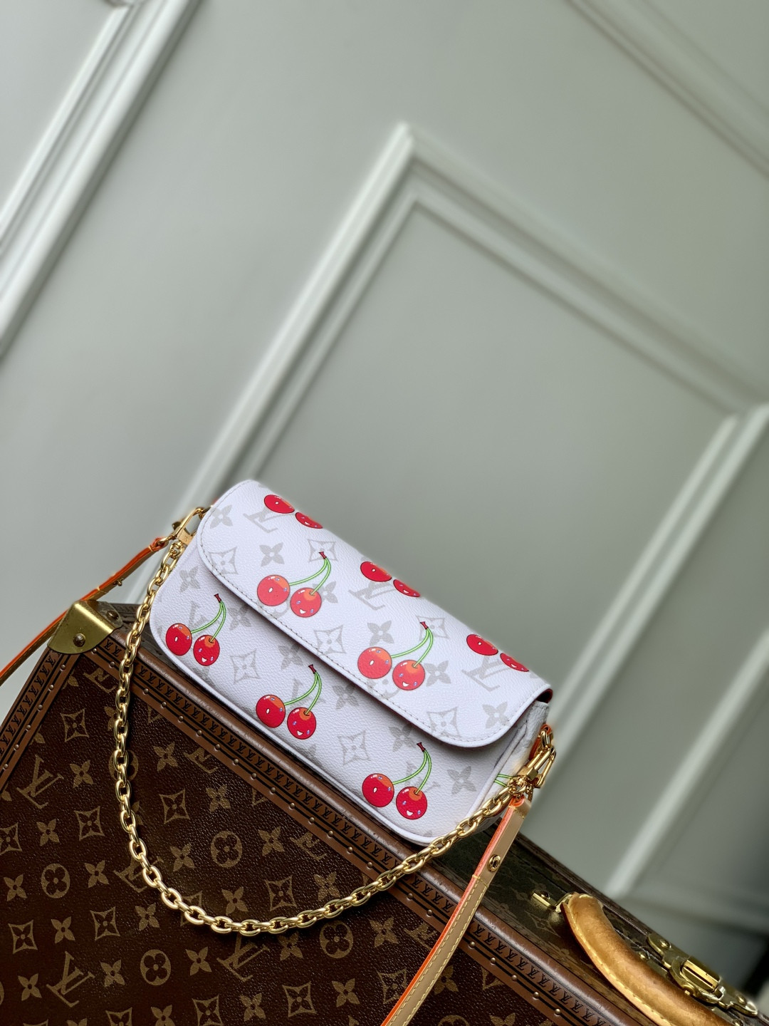 l0vis Vvtt0n wallet on chain ivy-23.5 x 12 x 4.3cm