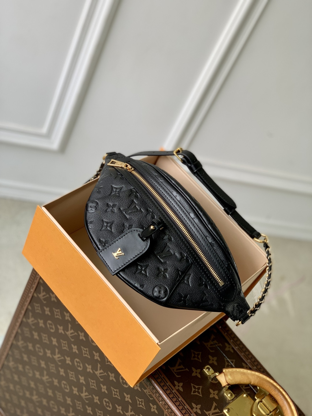 l0vis Vvtt0n high rise bumbag-31 x 15 x 6cm